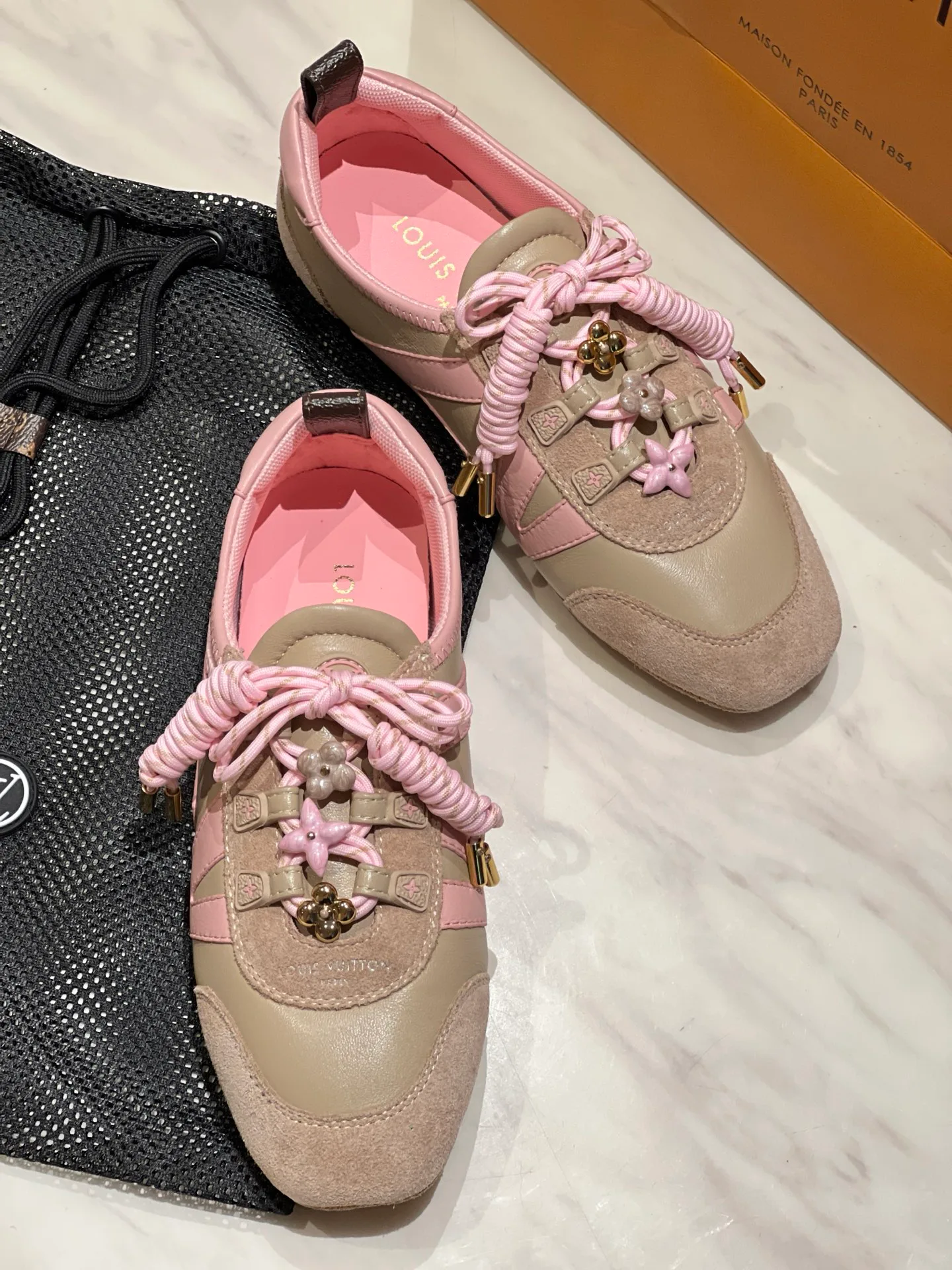 Кроссовки Женские Louis Vuitton 18194164