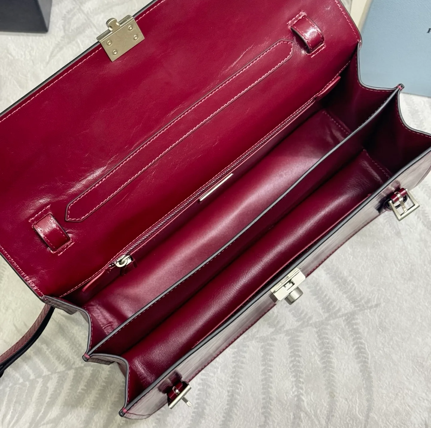 Классические Сумки Женские Prada 11462456