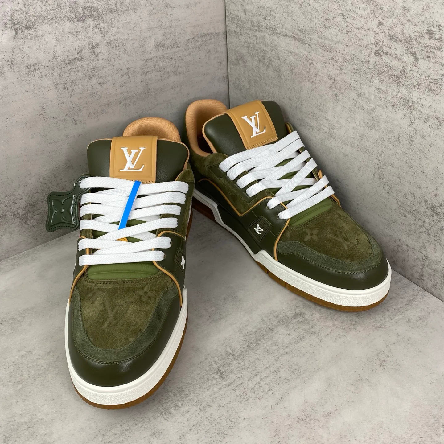 Кроссовки Женские Louis Vuitton 18747150