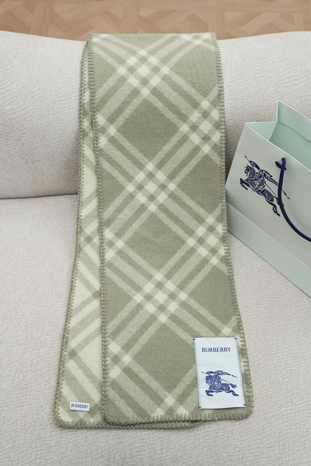 Шарфы Burberry 1674482