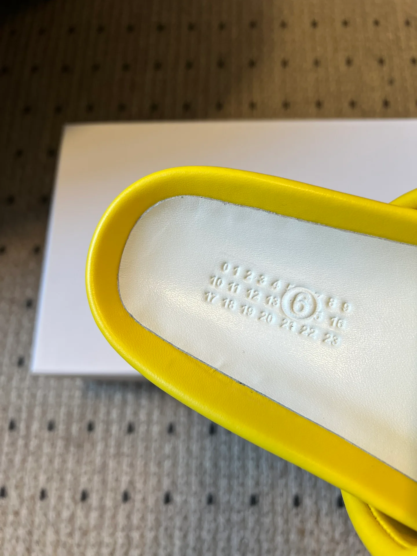 Шлепанцы Женские Maison Margiela 2387685