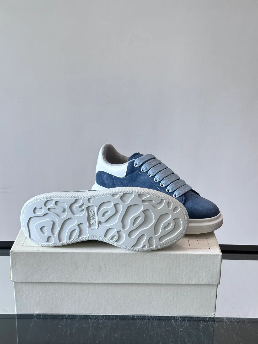 Кроссовки Женские Alexander Mcqueen 17447548