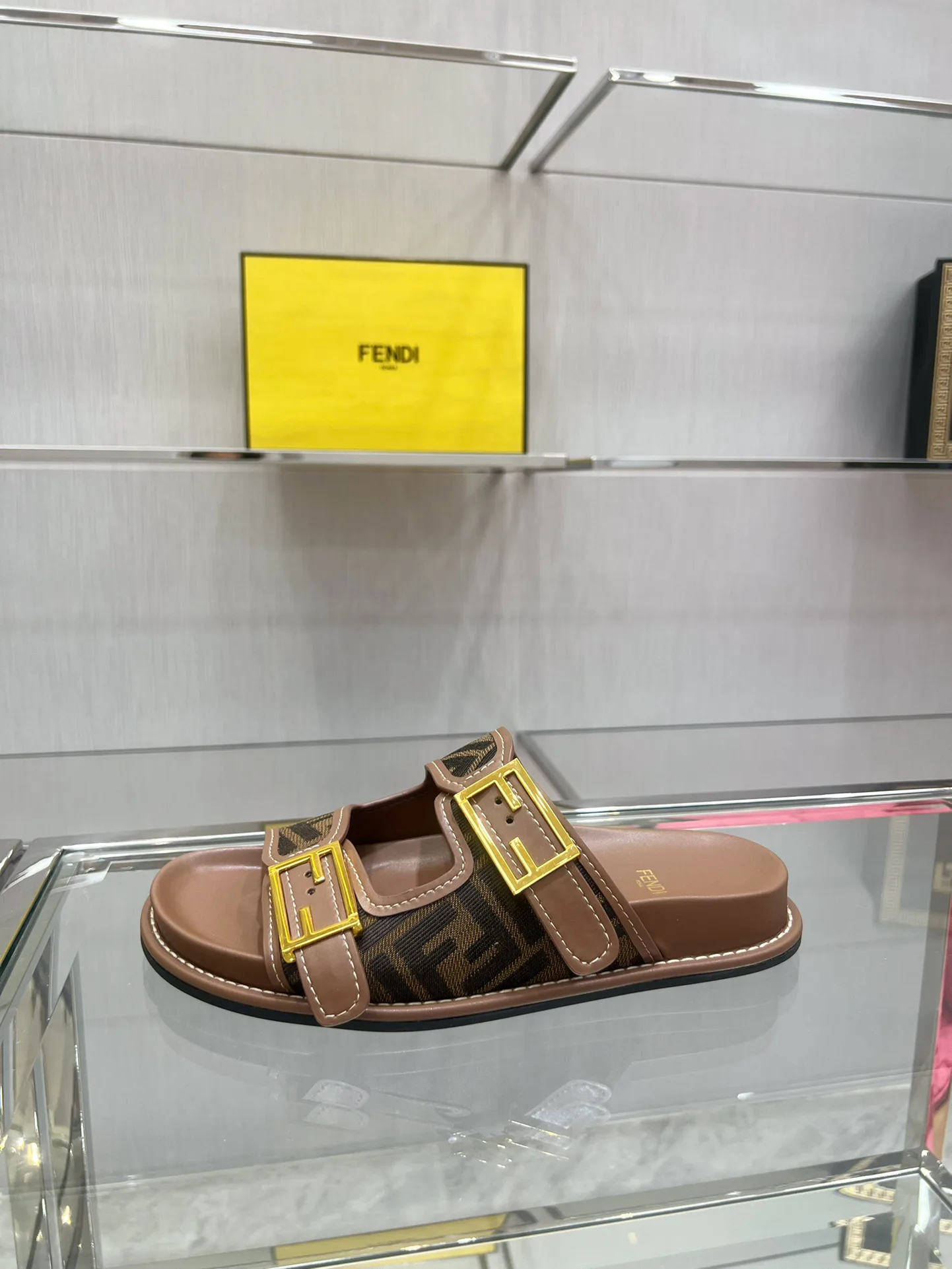 Шлепанцы Женские Fendi 22520