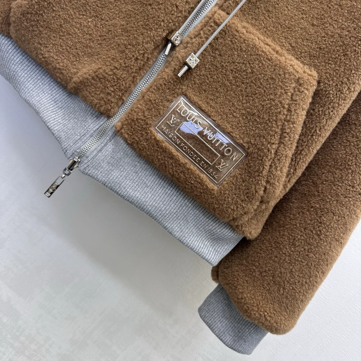 Куртки И Пуховики Женские Louis Vuitton 18279118