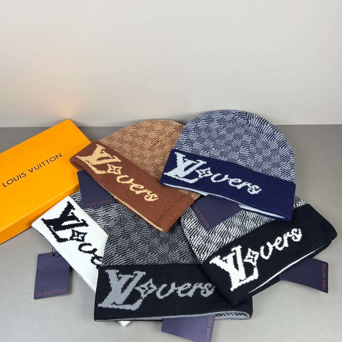 Головные Уборы Louis Vuitton 18105732