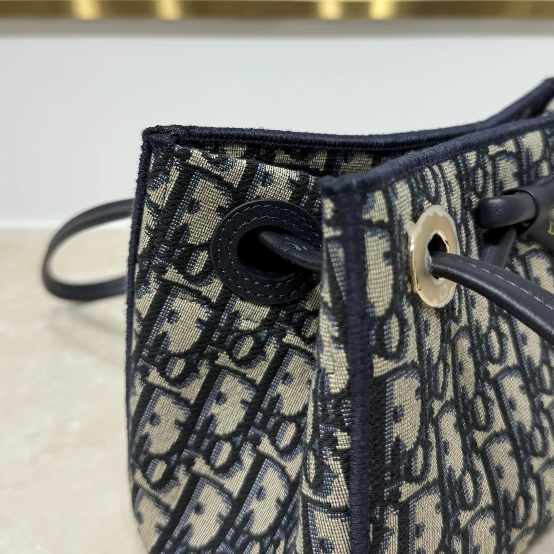 Классические Сумки Женские Christian Dior 18116347