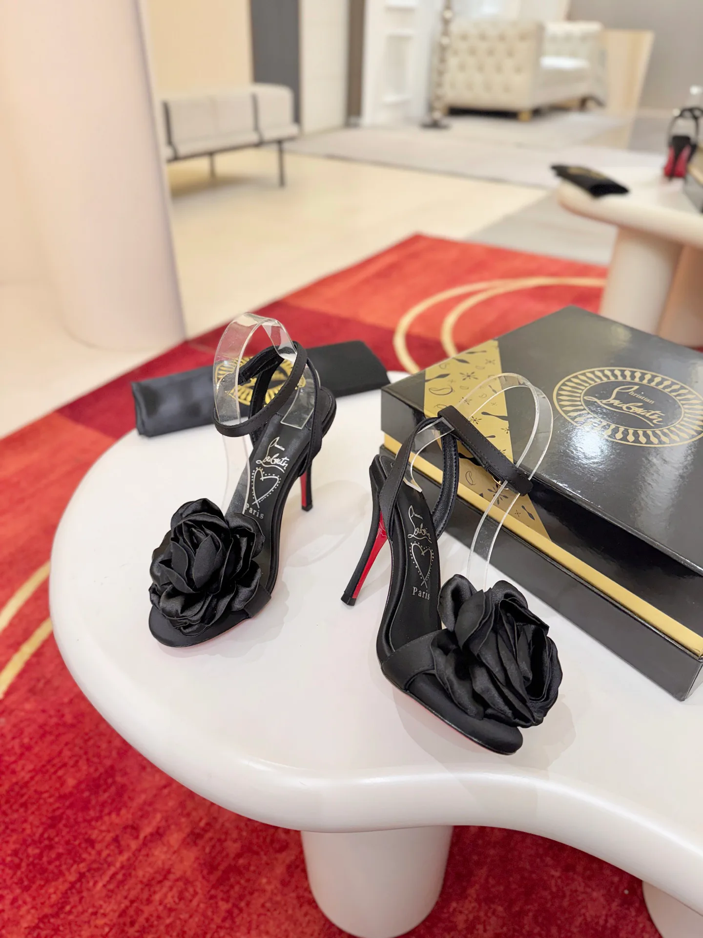 Босоножки Женские Christian Louboutin 18275833