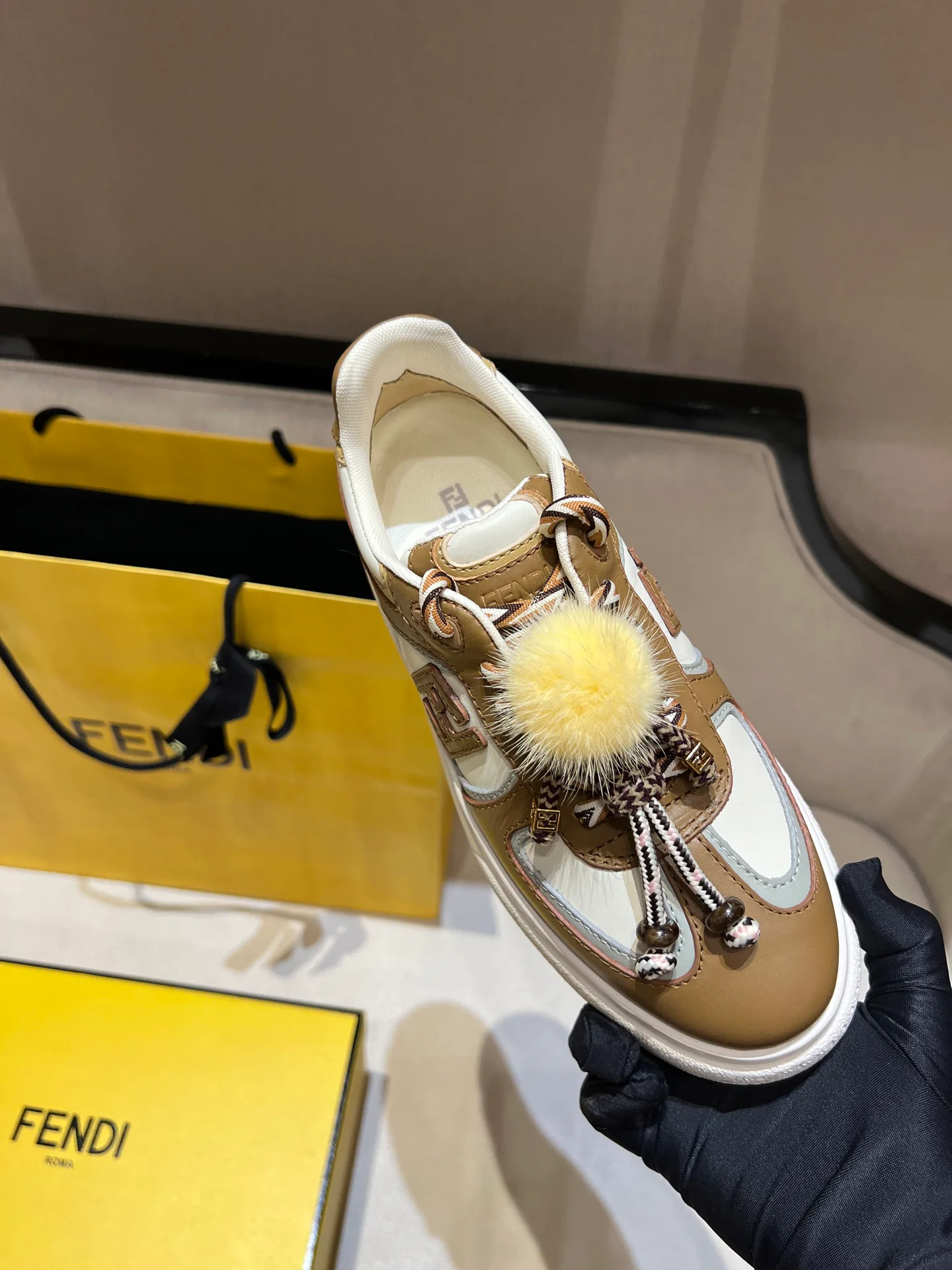 Кроссовки Женские Fendi 18020656
