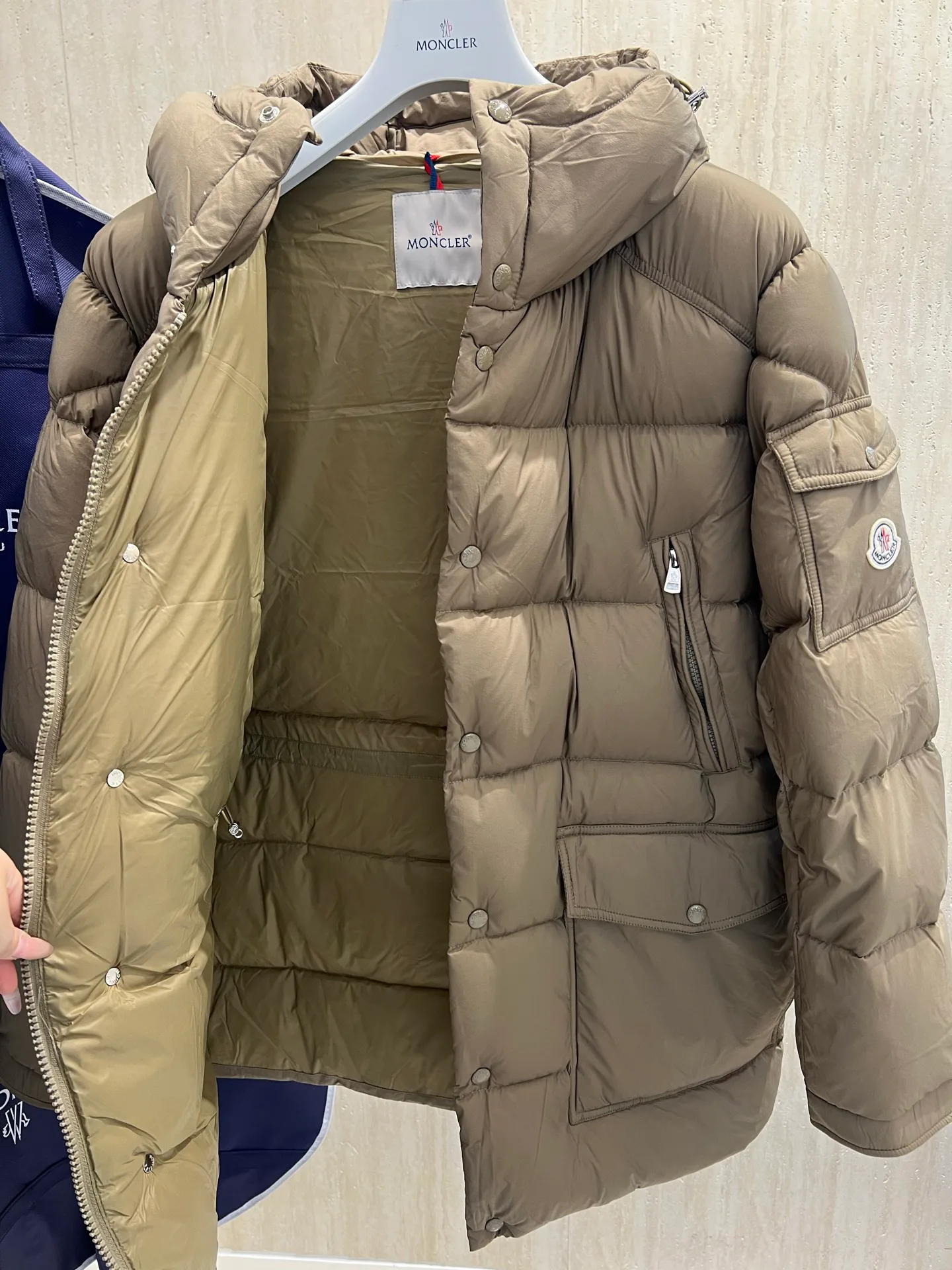 Куртки И Пуховики Женские Moncler 18723400