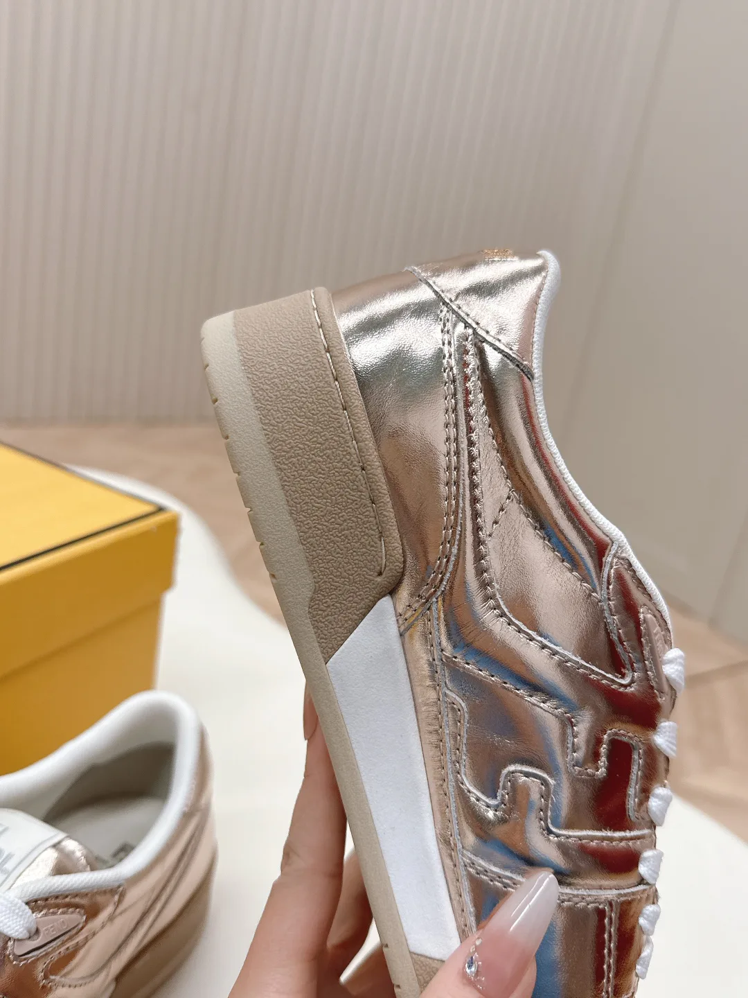 Кроссовки Женские Fendi 25393