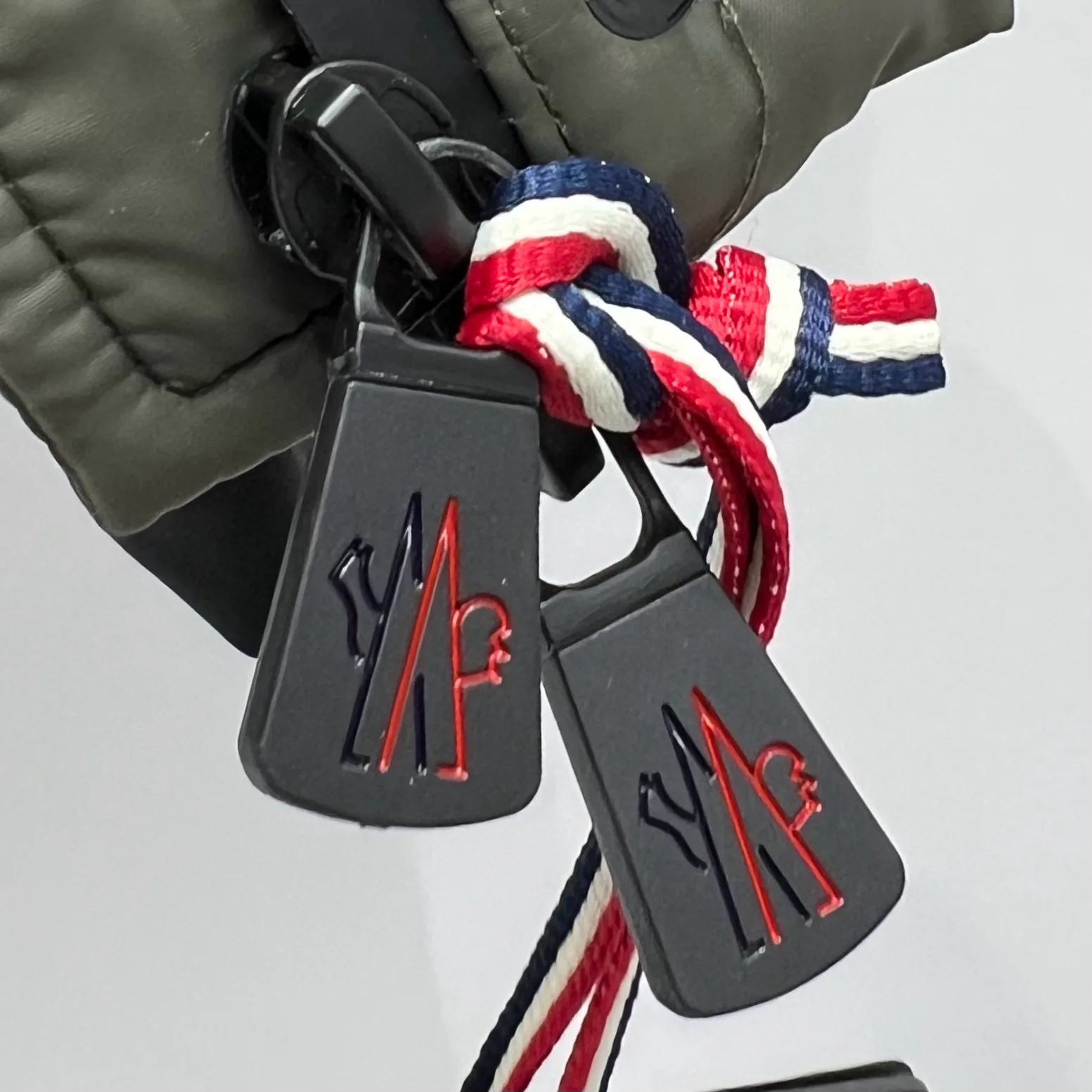 Куртки И Пуховики Женские Moncler 18952075