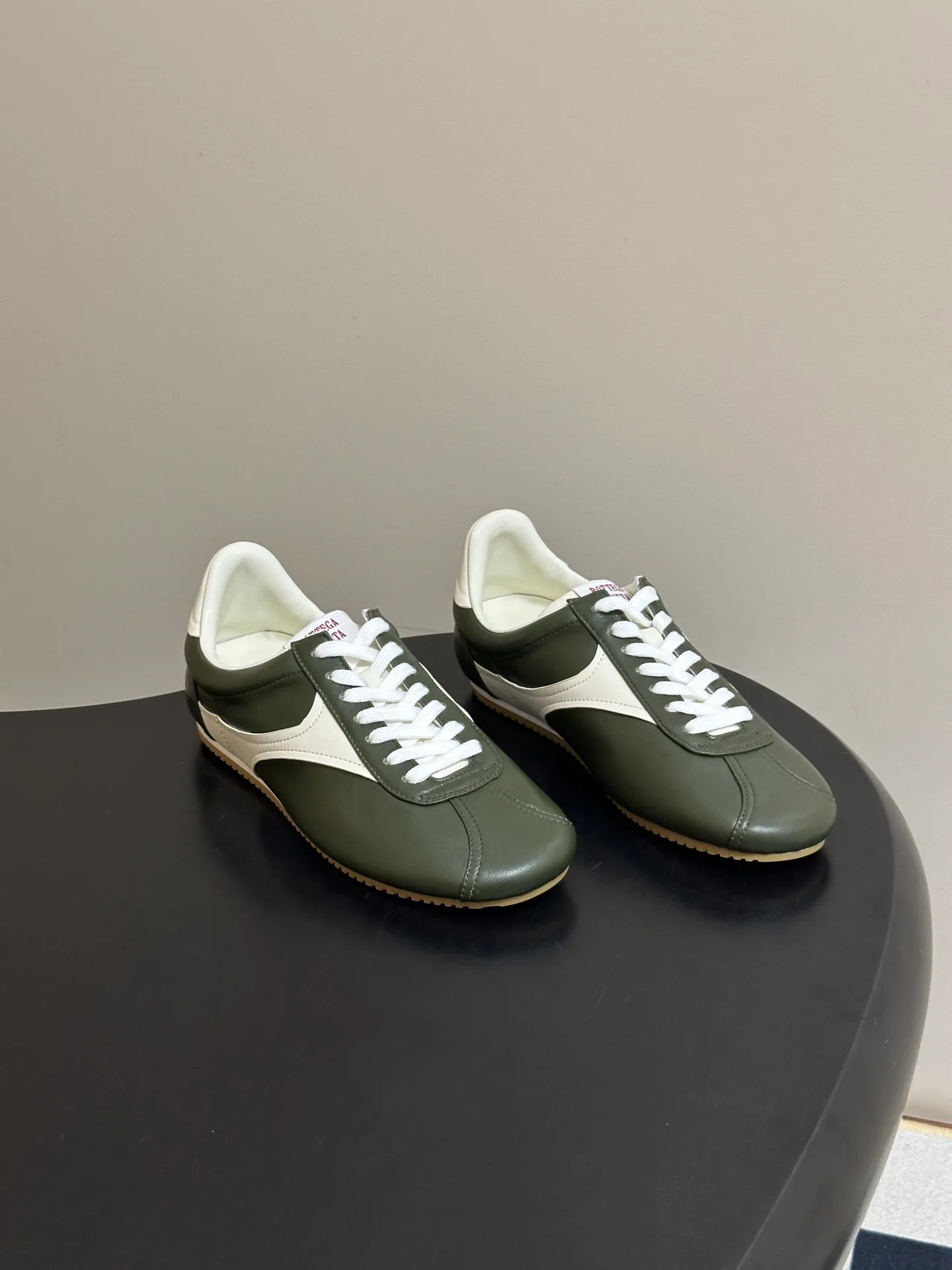 Кроссовки Женские Bottega Veneta 18070054