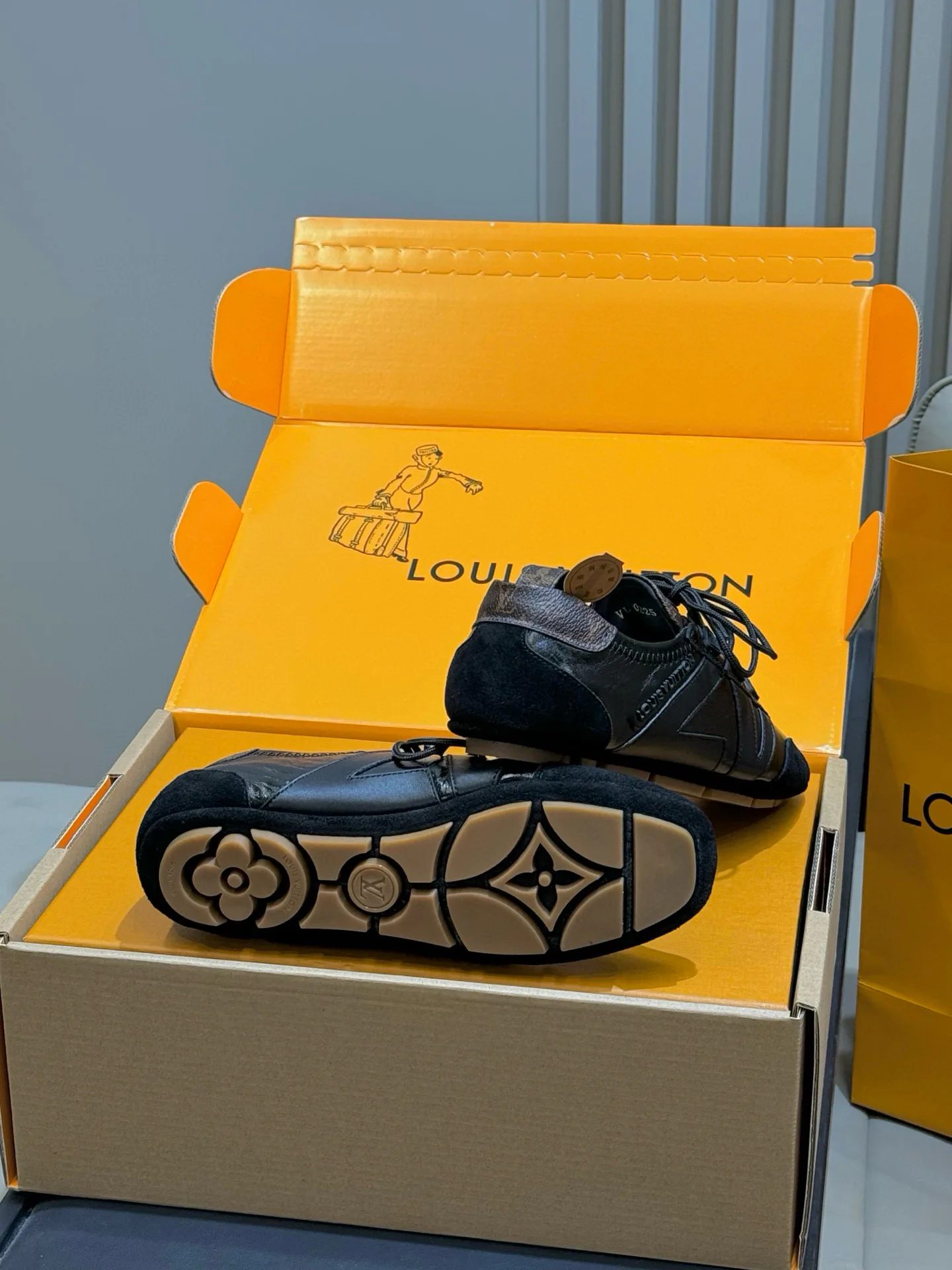 Кроссовки Женские Louis Vuitton 1280031