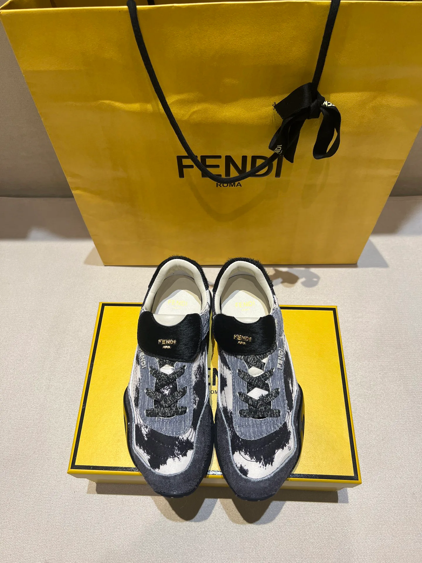 Кроссовки Женские Fendi 18020739