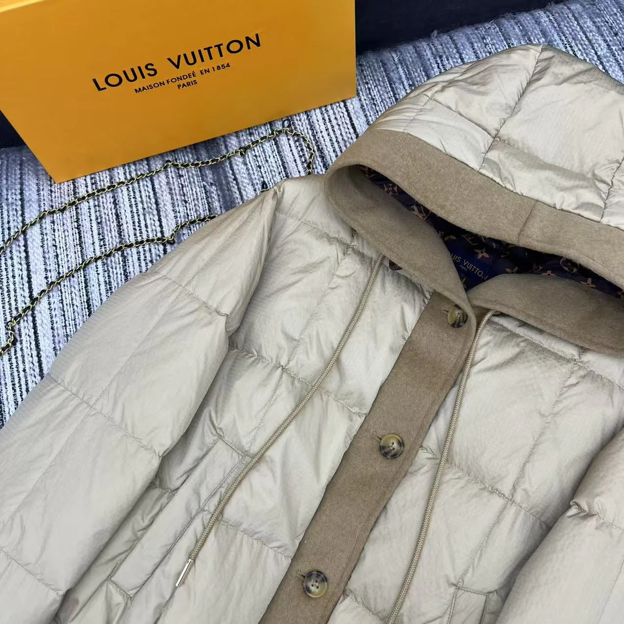 Куртки И Пуховики Женские Louis Vuitton 818972