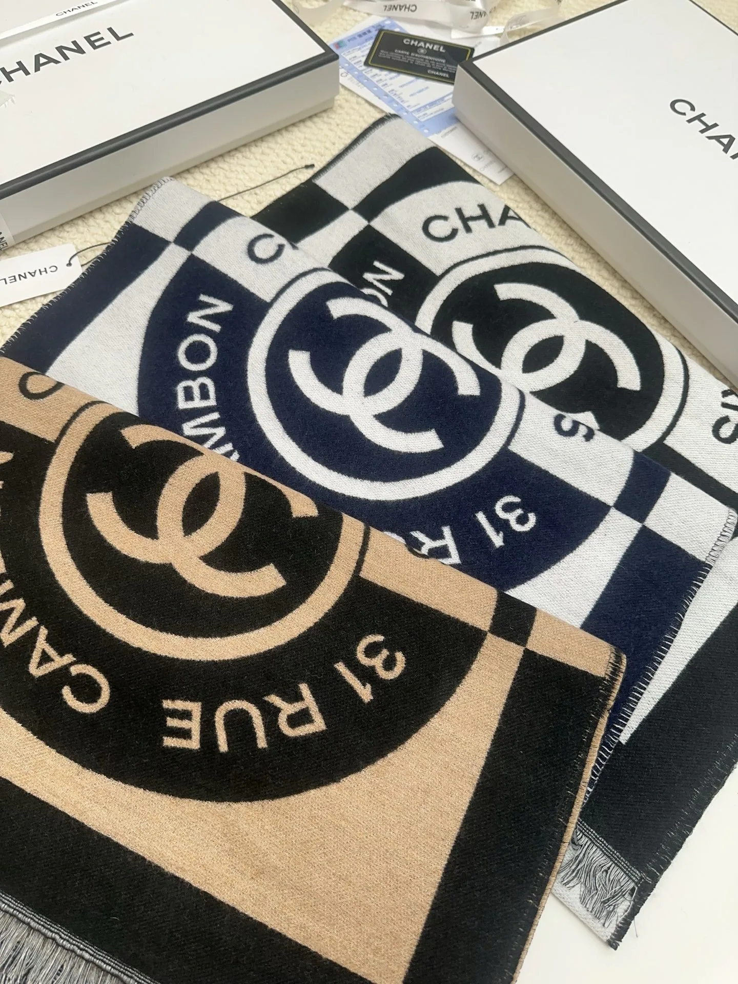Шарфы Chanel 18627350