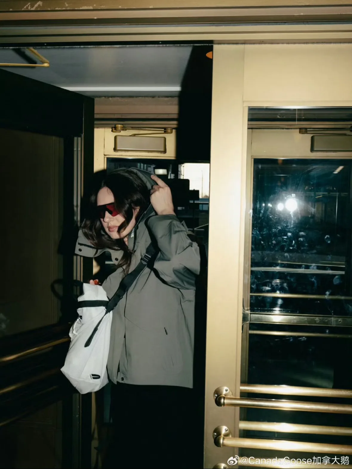 Куртки И Пуховики Женские Canada Goose 18132015