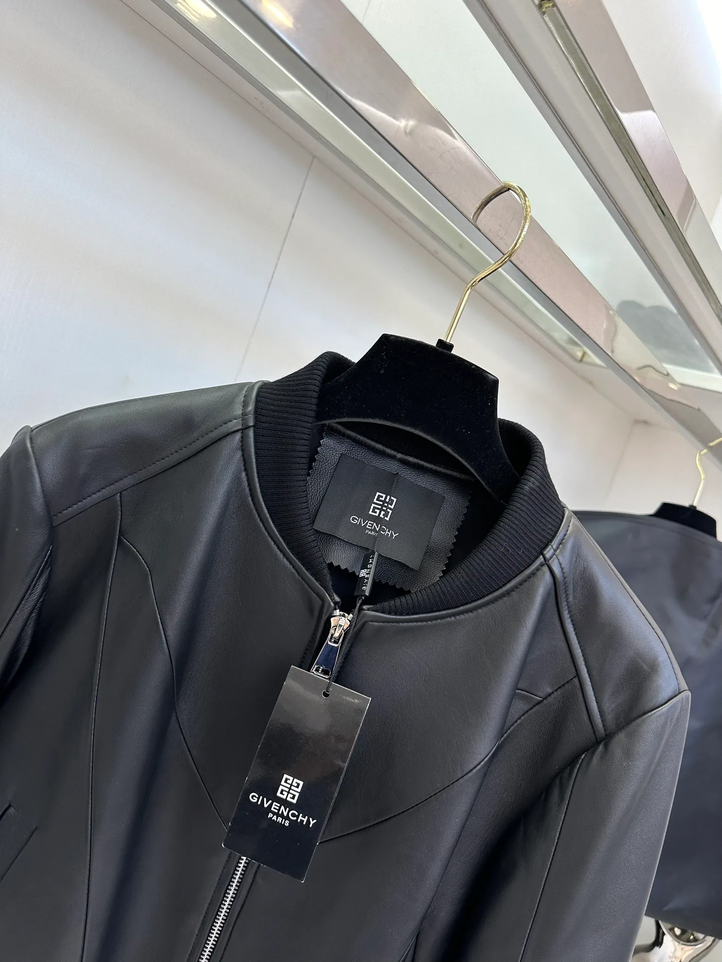 Кожаные Куртки И Дублёнки Женские Givenchy 1841788