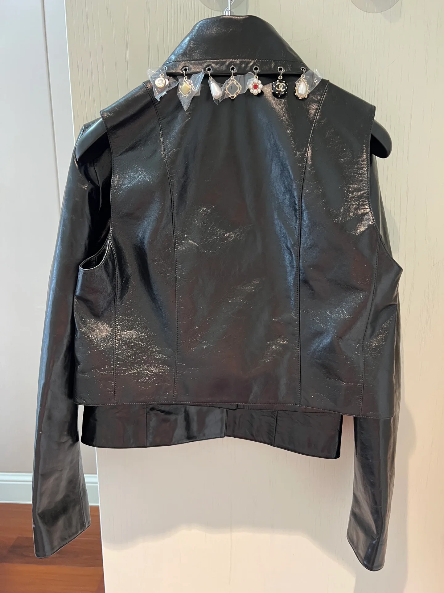 Жилеты Женские Chanel 18766936