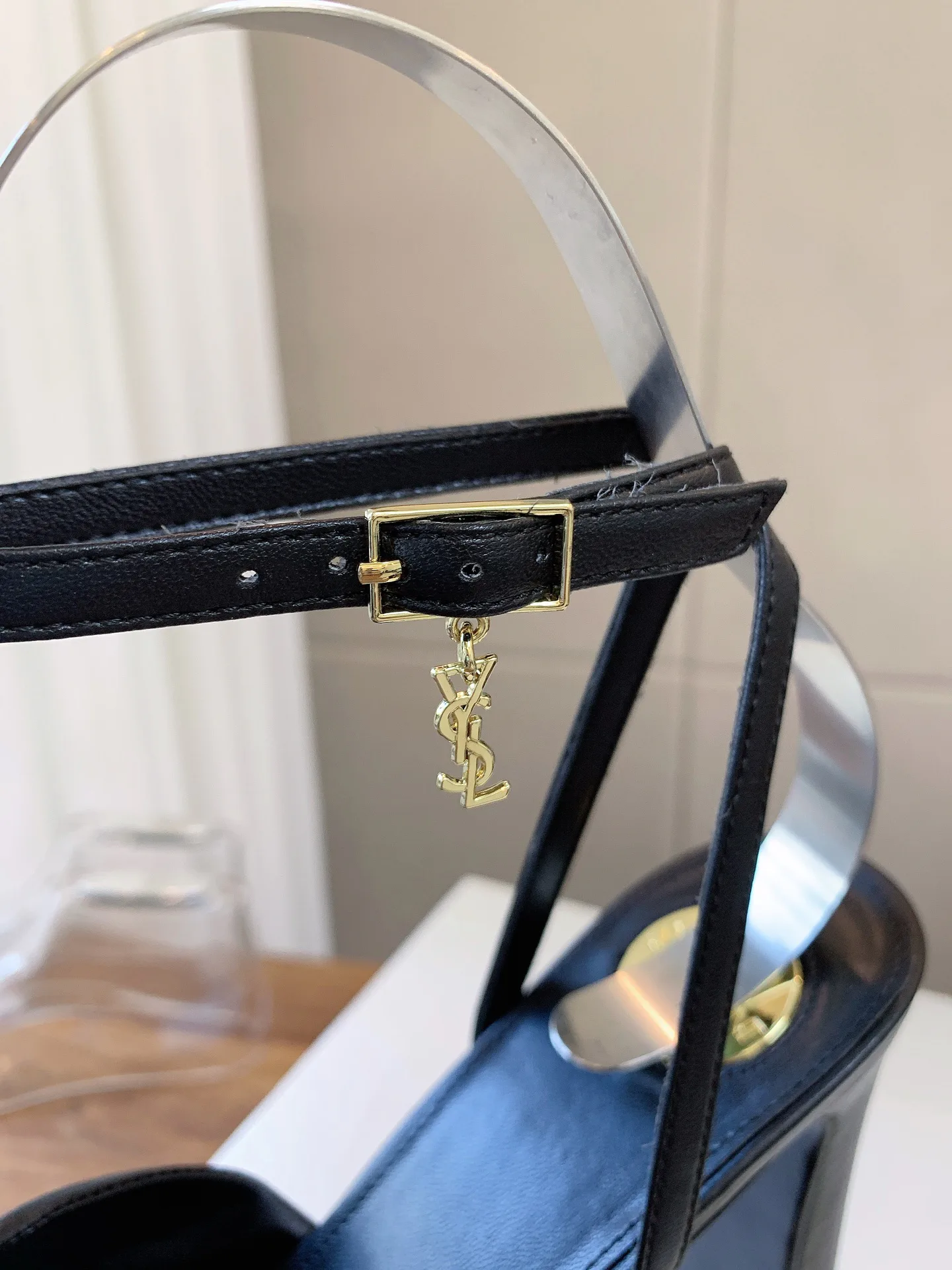 Босоножки Женские Saint Laurent 18365386