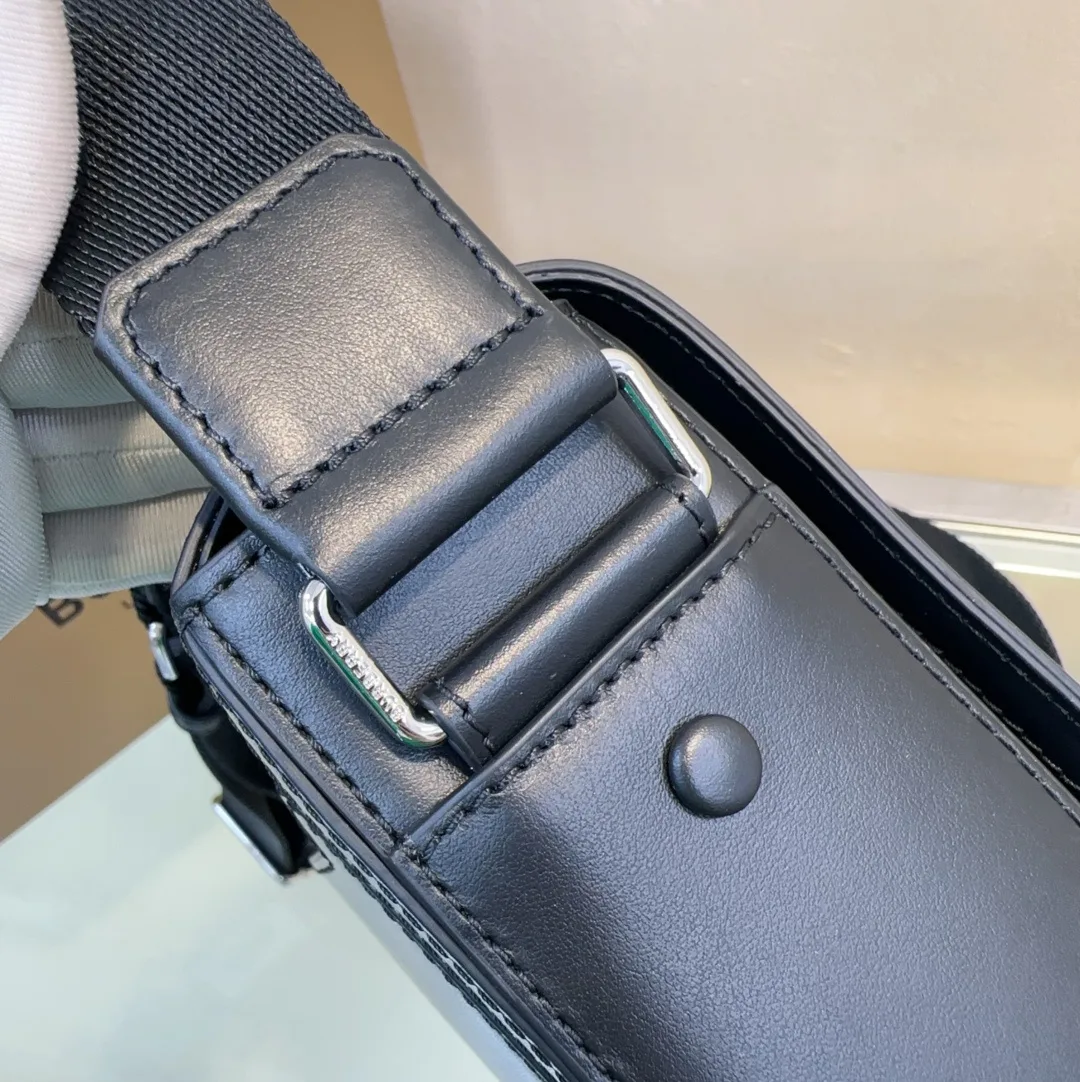 Сумки На Ремне Женские Balenciaga 4305157