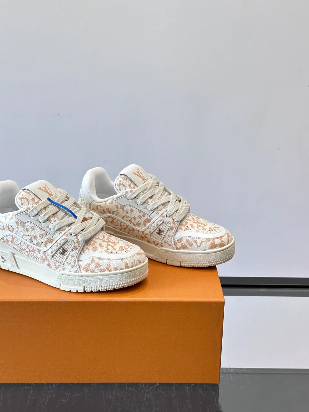 Кроссовки Женские Louis Vuitton 11528838