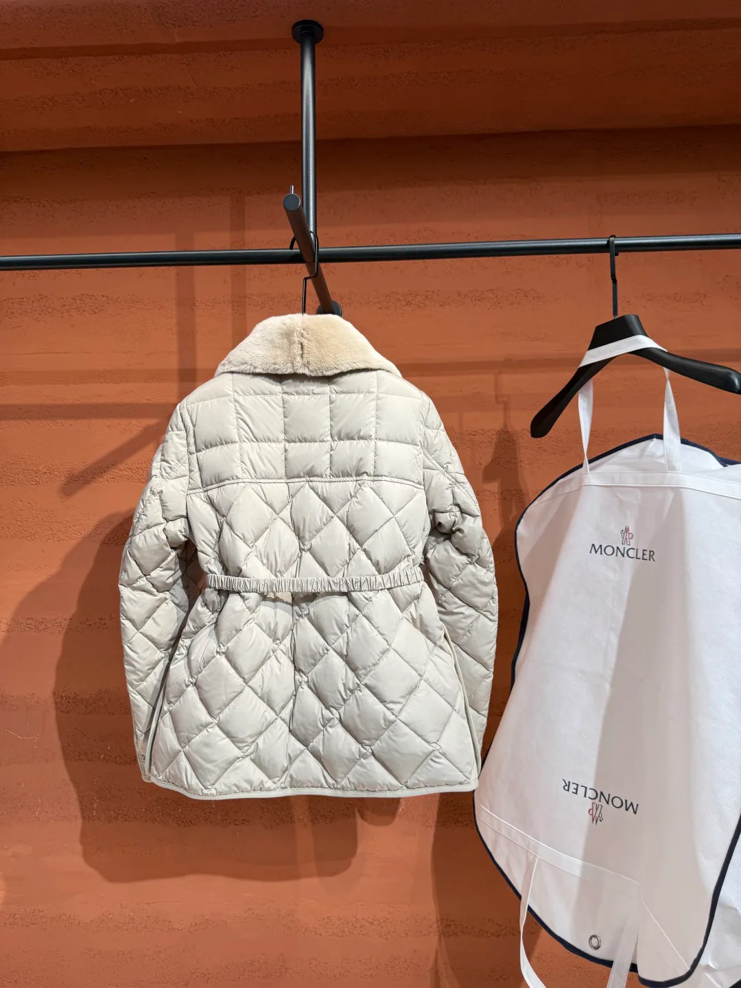 Куртки И Пуховики Женские Moncler 18387756