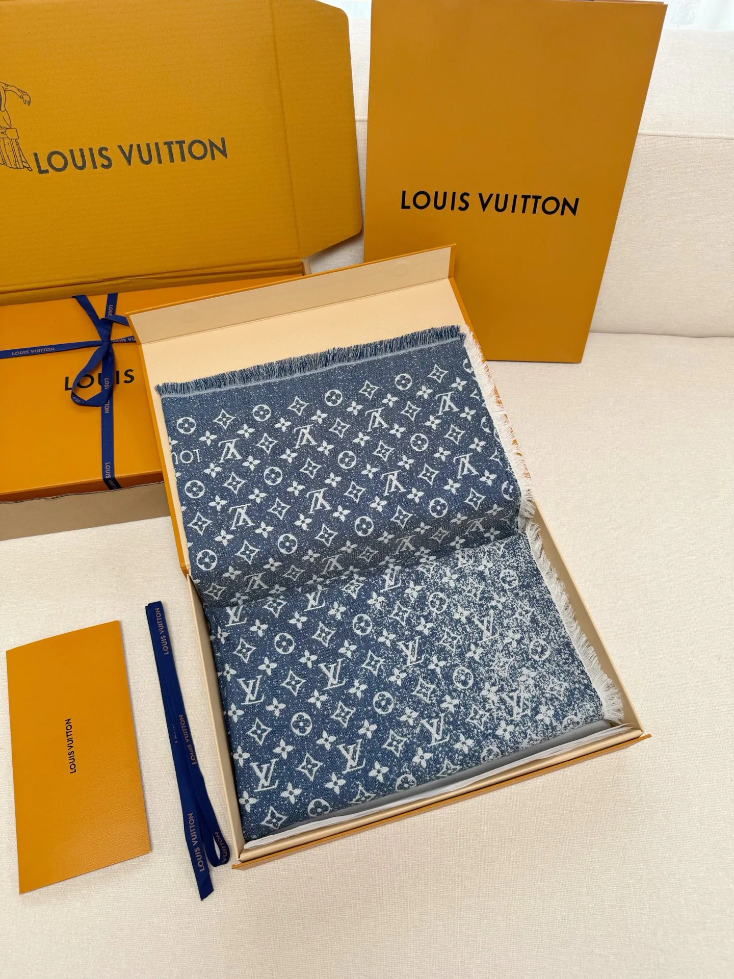 Шарфы Louis Vuitton 437759