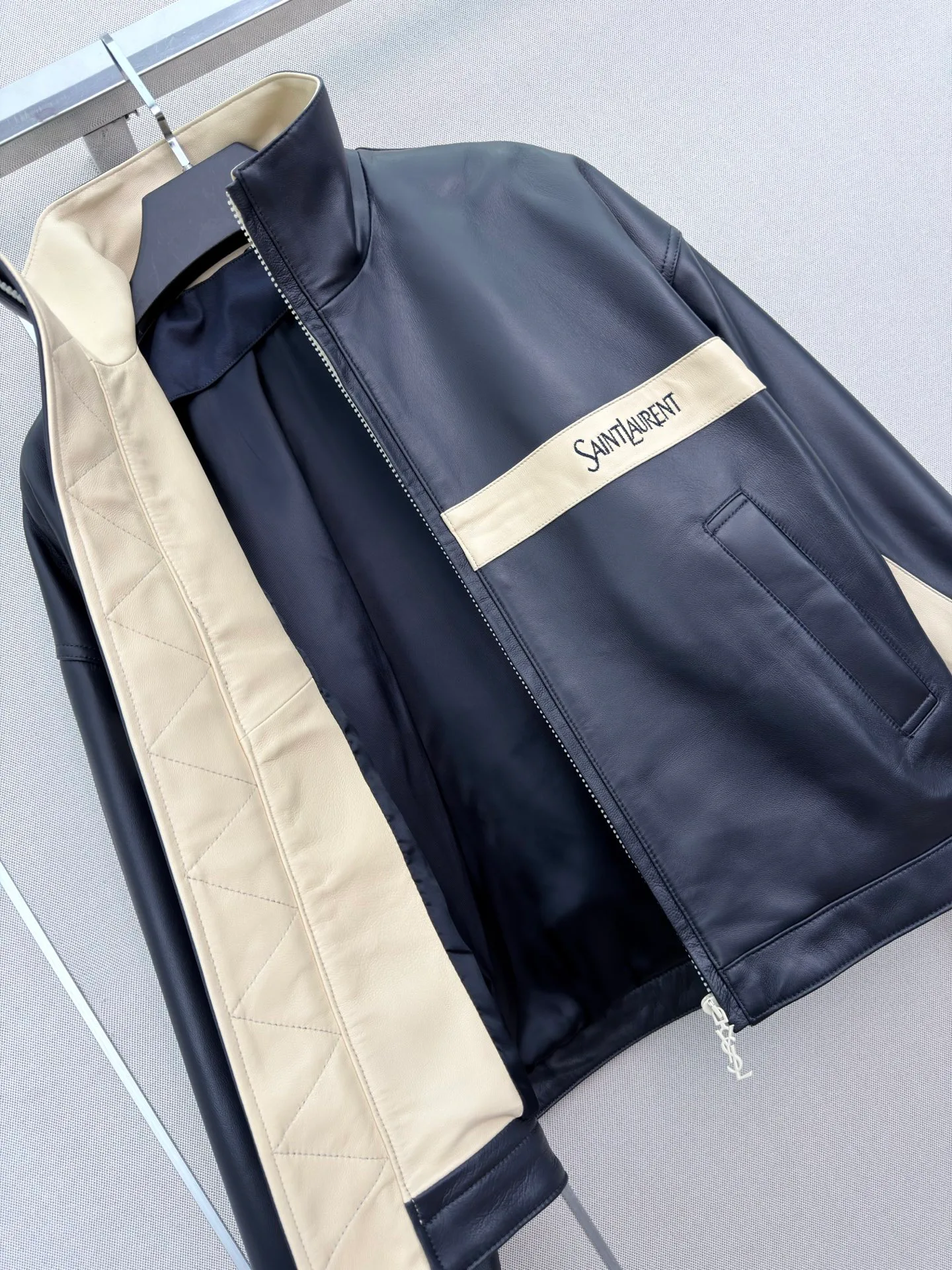 Кожаные Куртки И Дублёнки Женские Saint Laurent 17811614