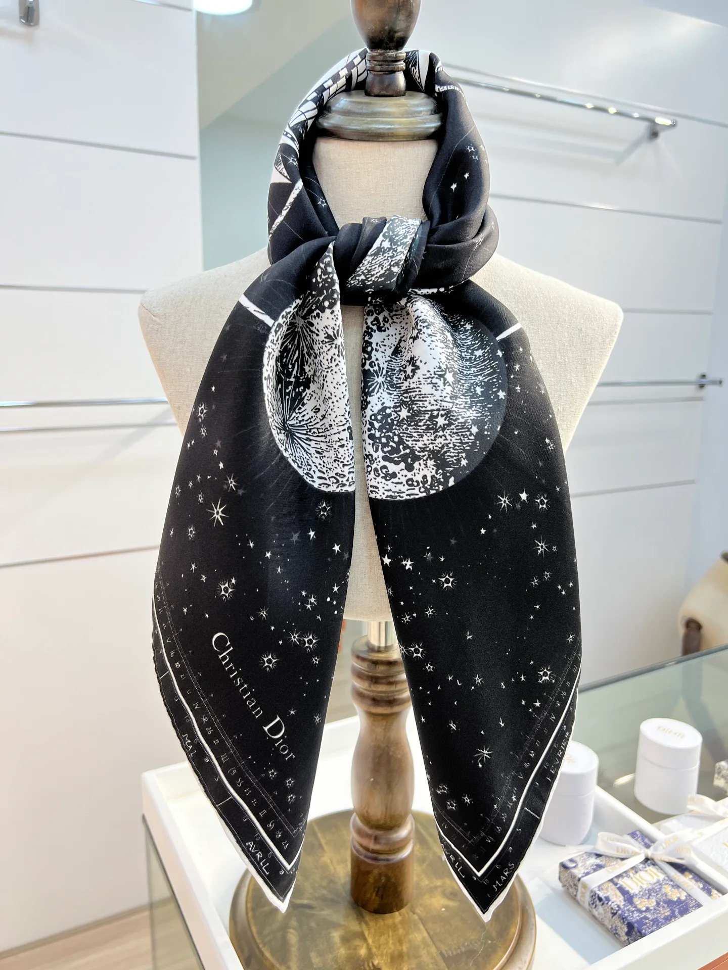 Платки Christian Dior 11882907