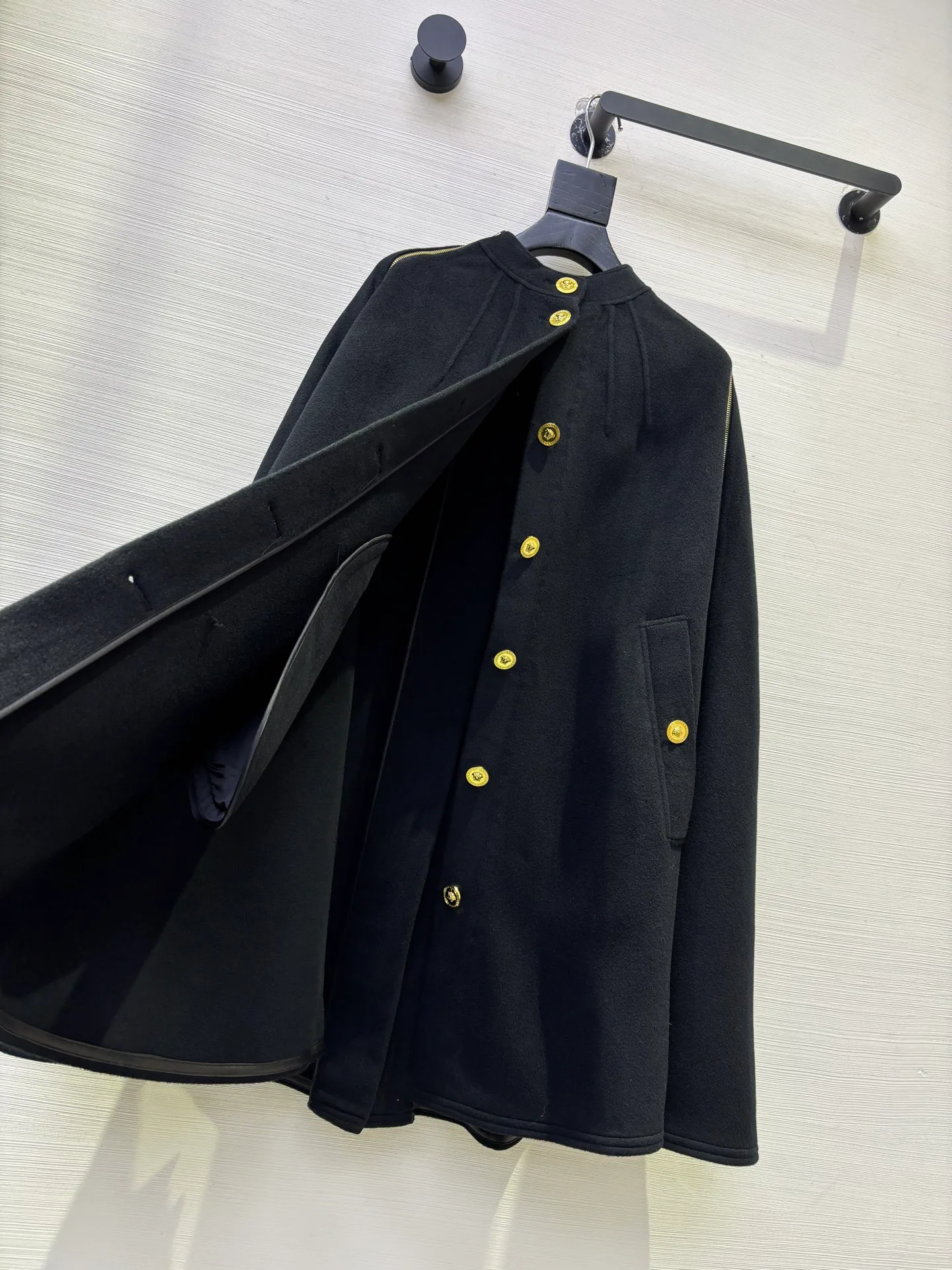 Куртки И Пуховики Женские Versace 562221