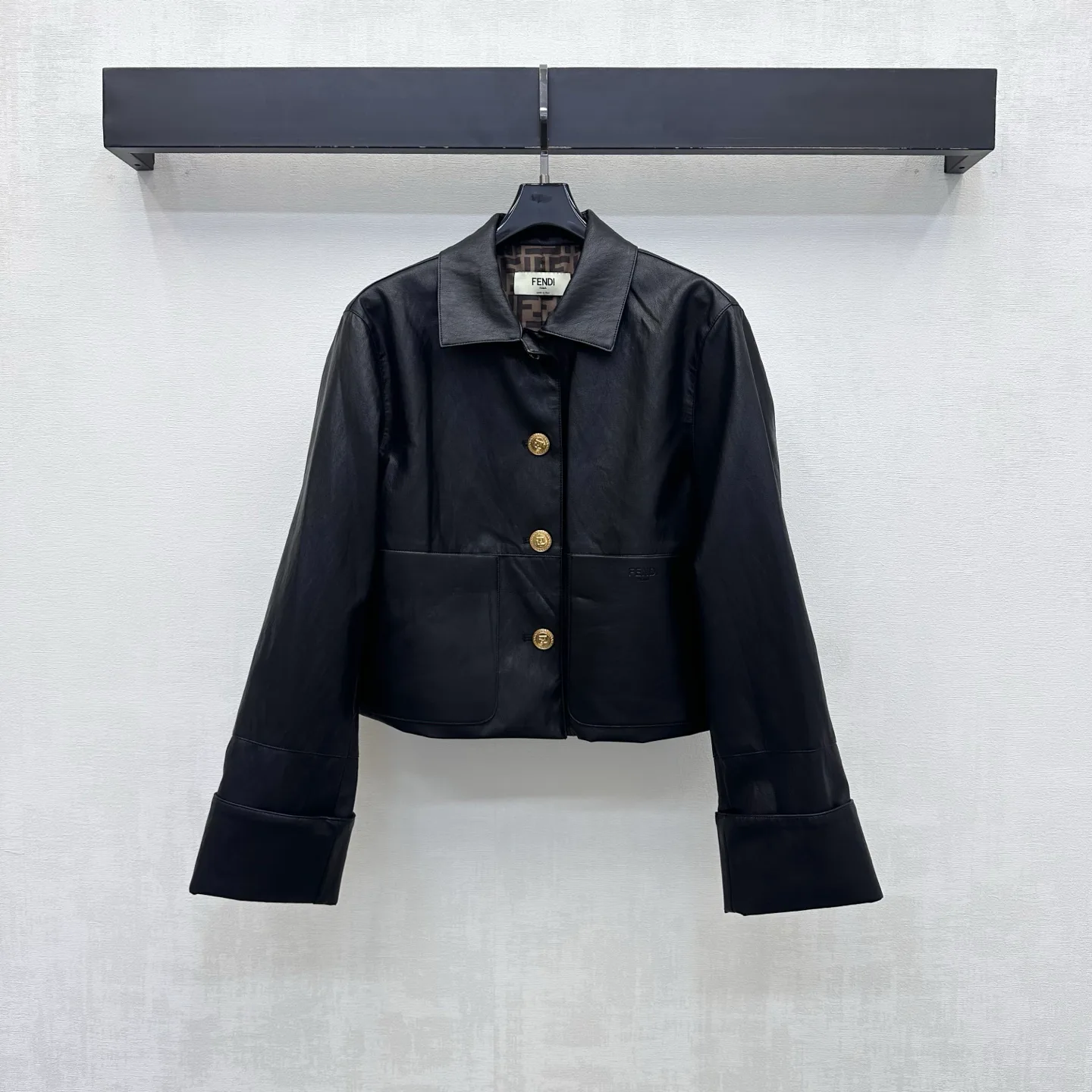Кожаные Куртки И Дублёнки Женские Fendi 18432098