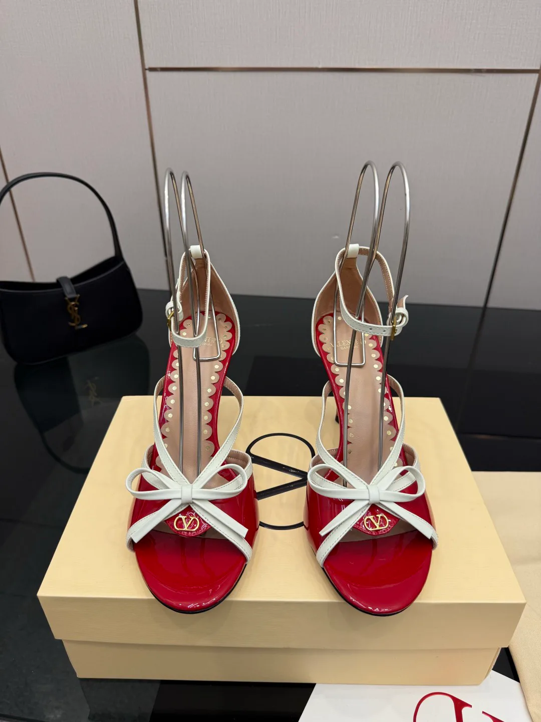 Босоножки Женские Valentino 11682319