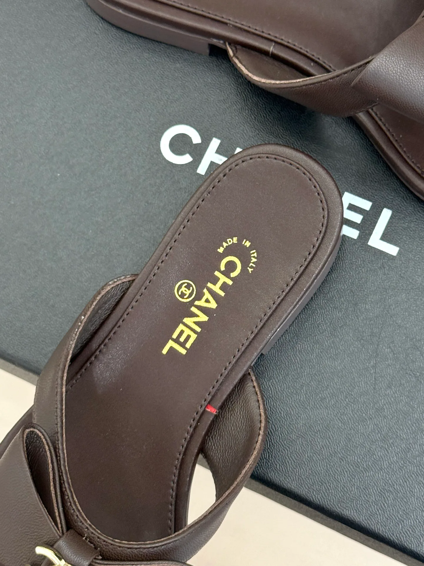 Шлепанцы Женские Chanel 16965744