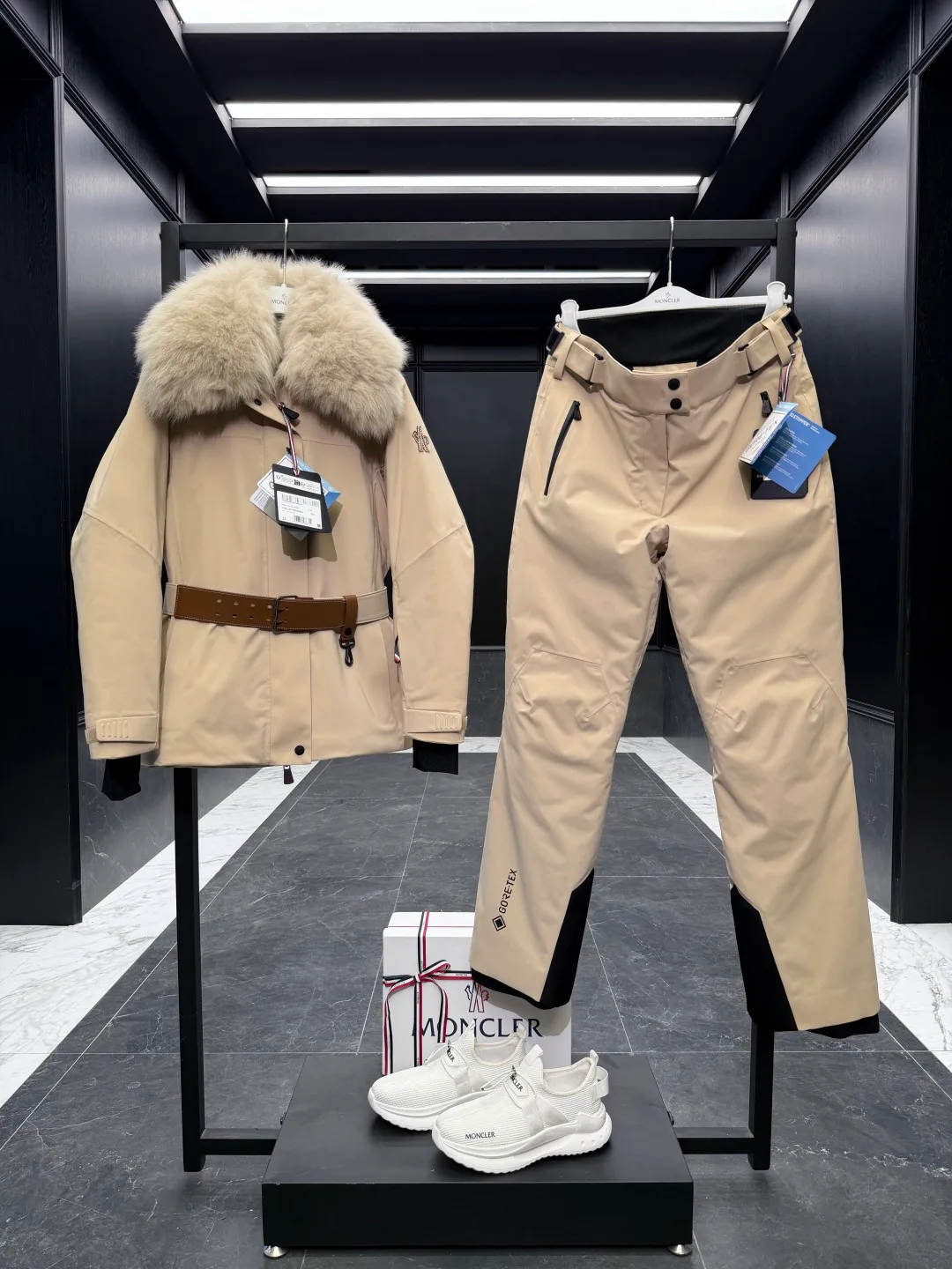 Куртки И Пуховики Женские Moncler 18725273