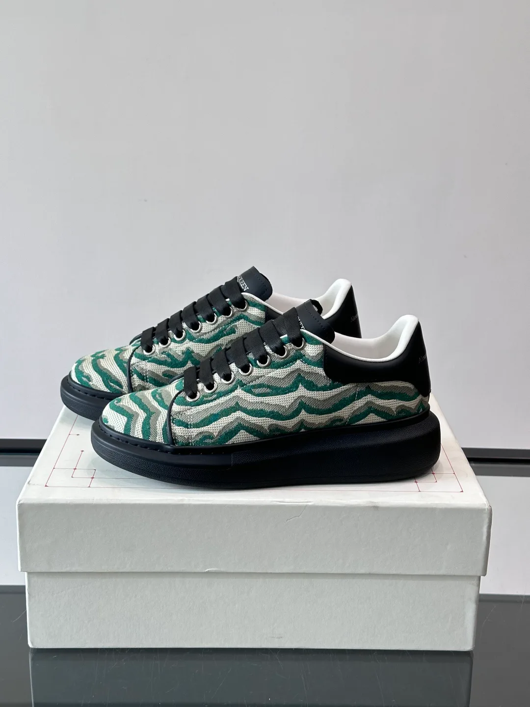 Кроссовки Женские Alexander Mcqueen 11170734