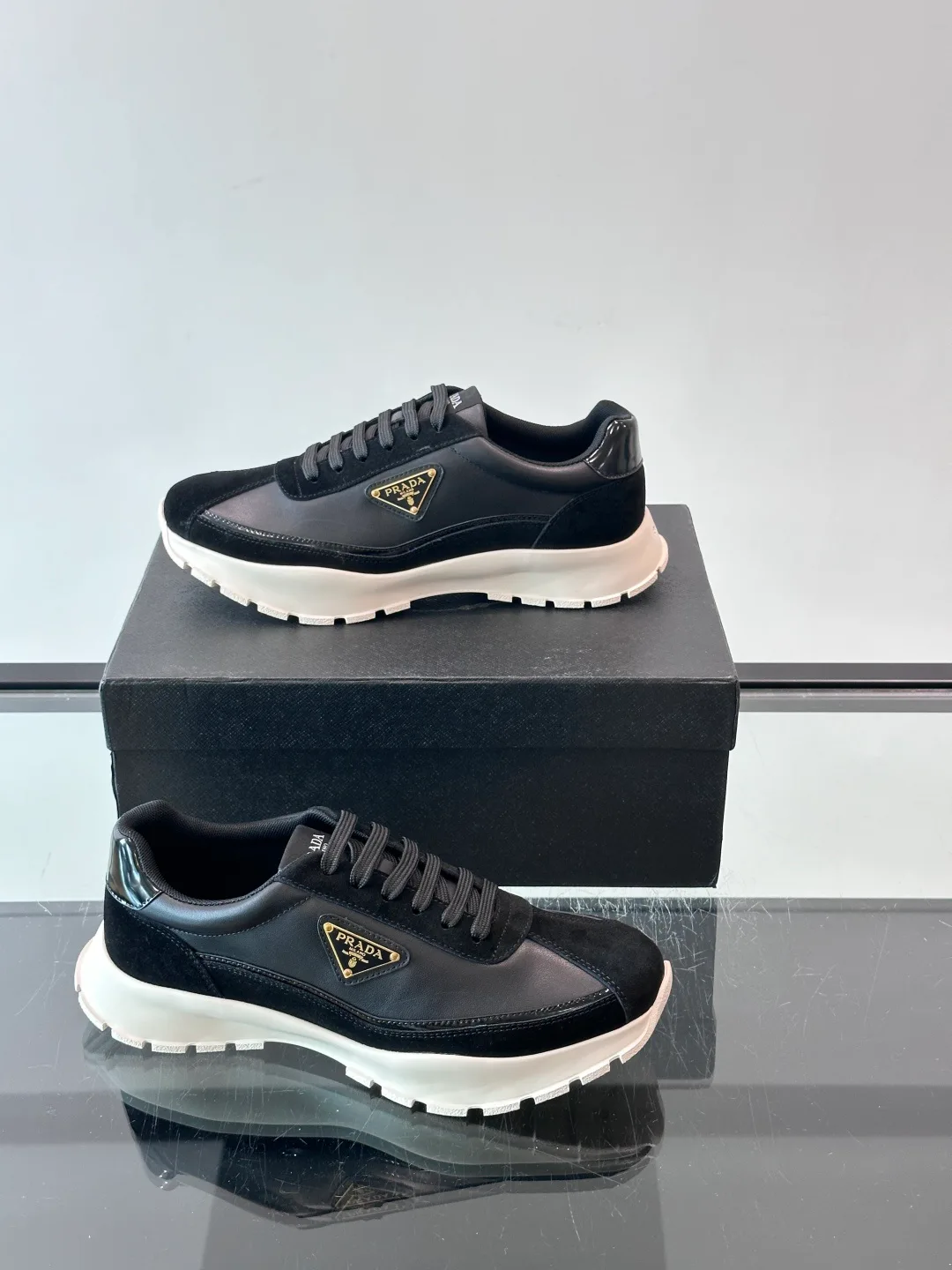 Кроссовки Женские Prada 18500610