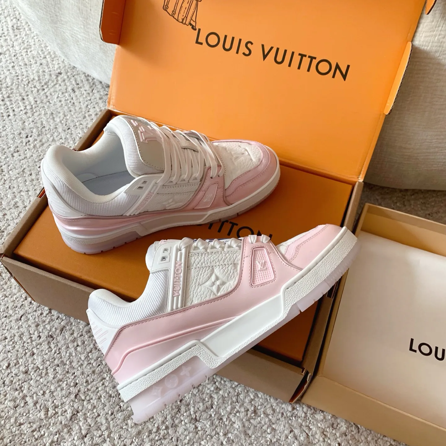 Кроссовки Женские Louis Vuitton 18375815