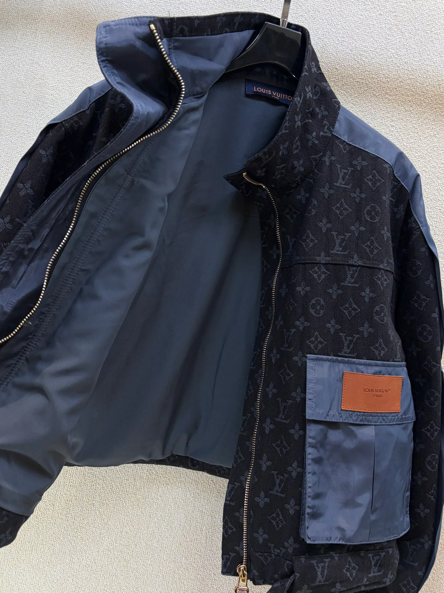 Куртки И Пуховики Женские Louis Vuitton 18408056