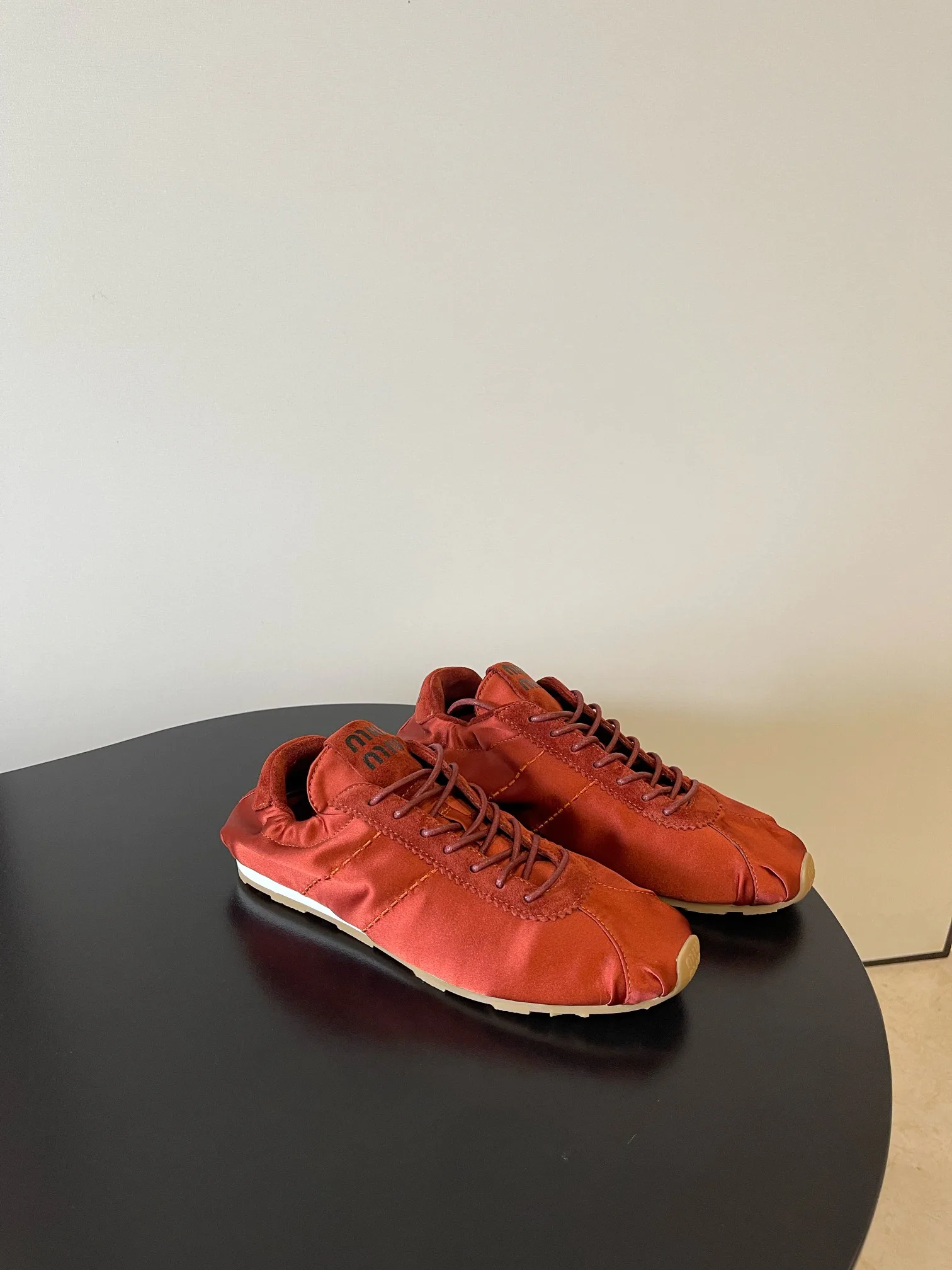 Кроссовки Женские Miu Miu 10655000