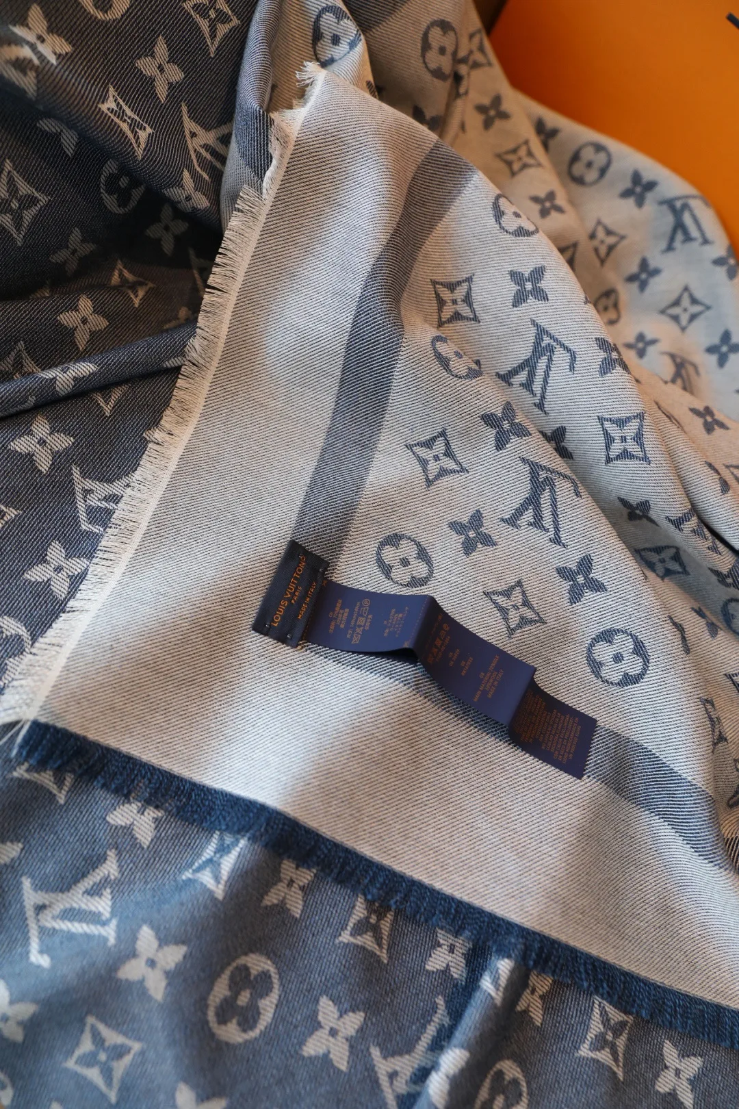 Шарфы Louis Vuitton 18618582