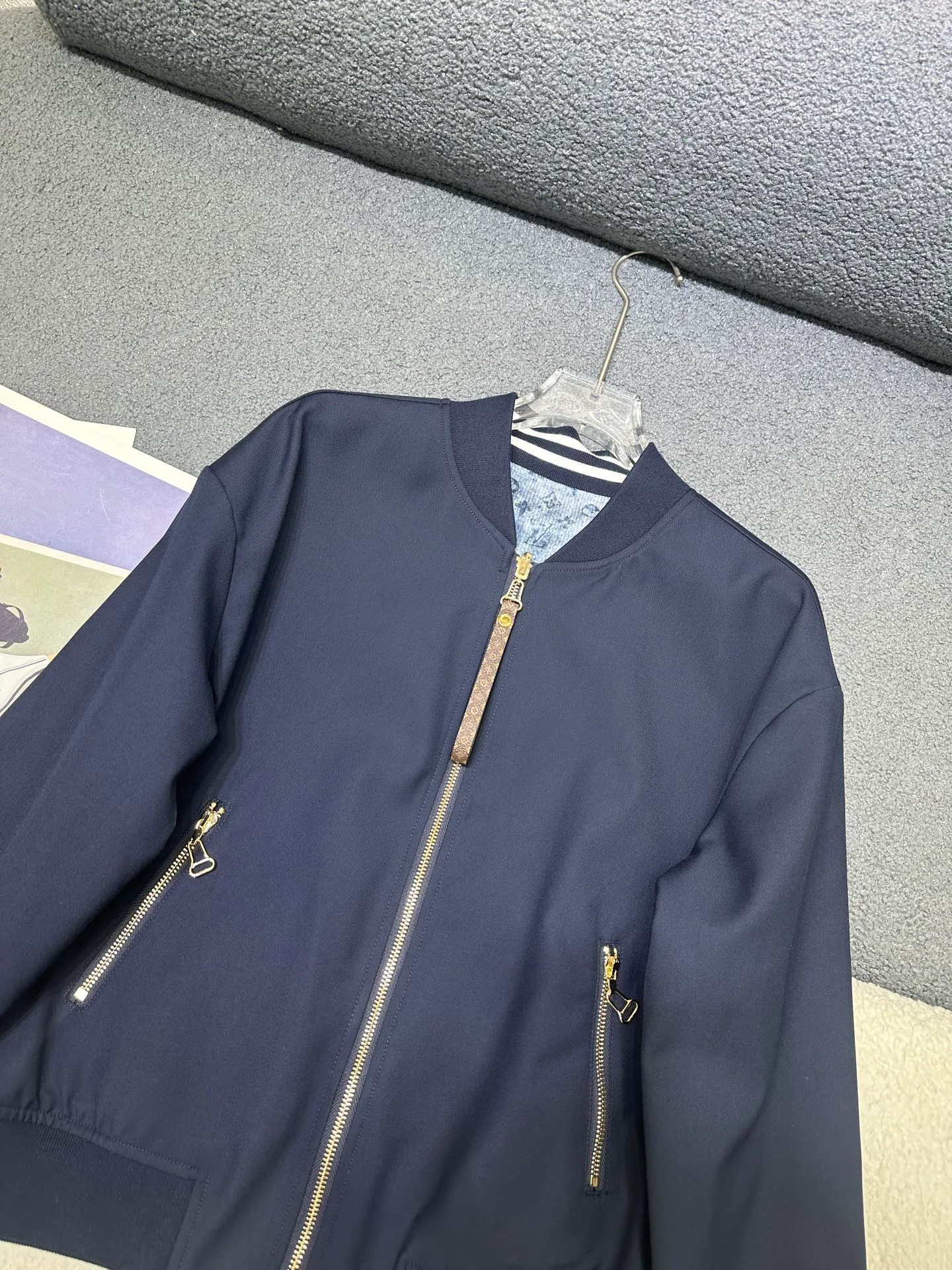 Куртки И Пуховики Женские Louis Vuitton 18396729