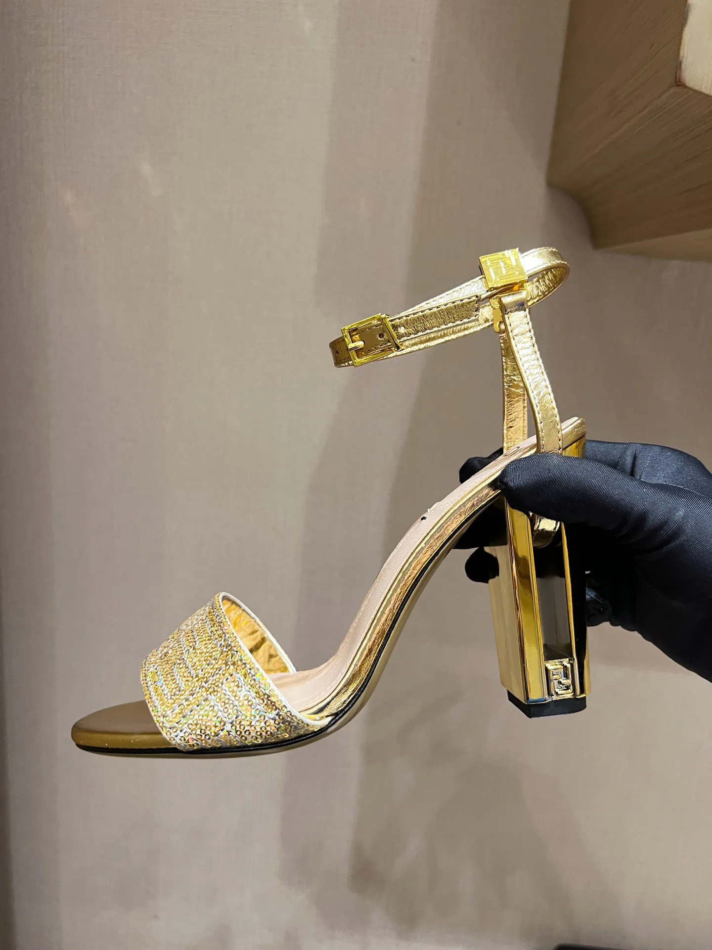 Босоножки Женские Fendi 9288996