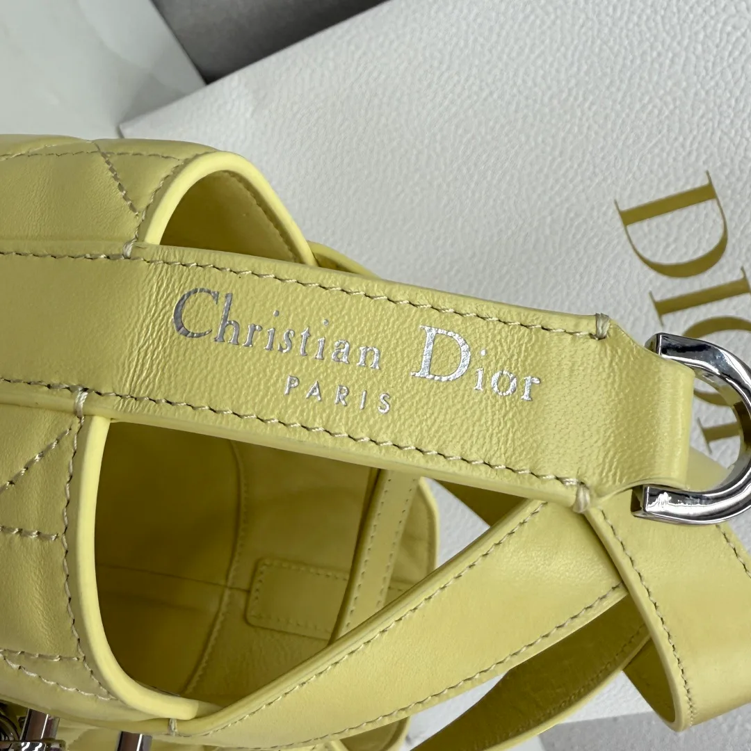 Классические Сумки Женские Christian Dior 11905697