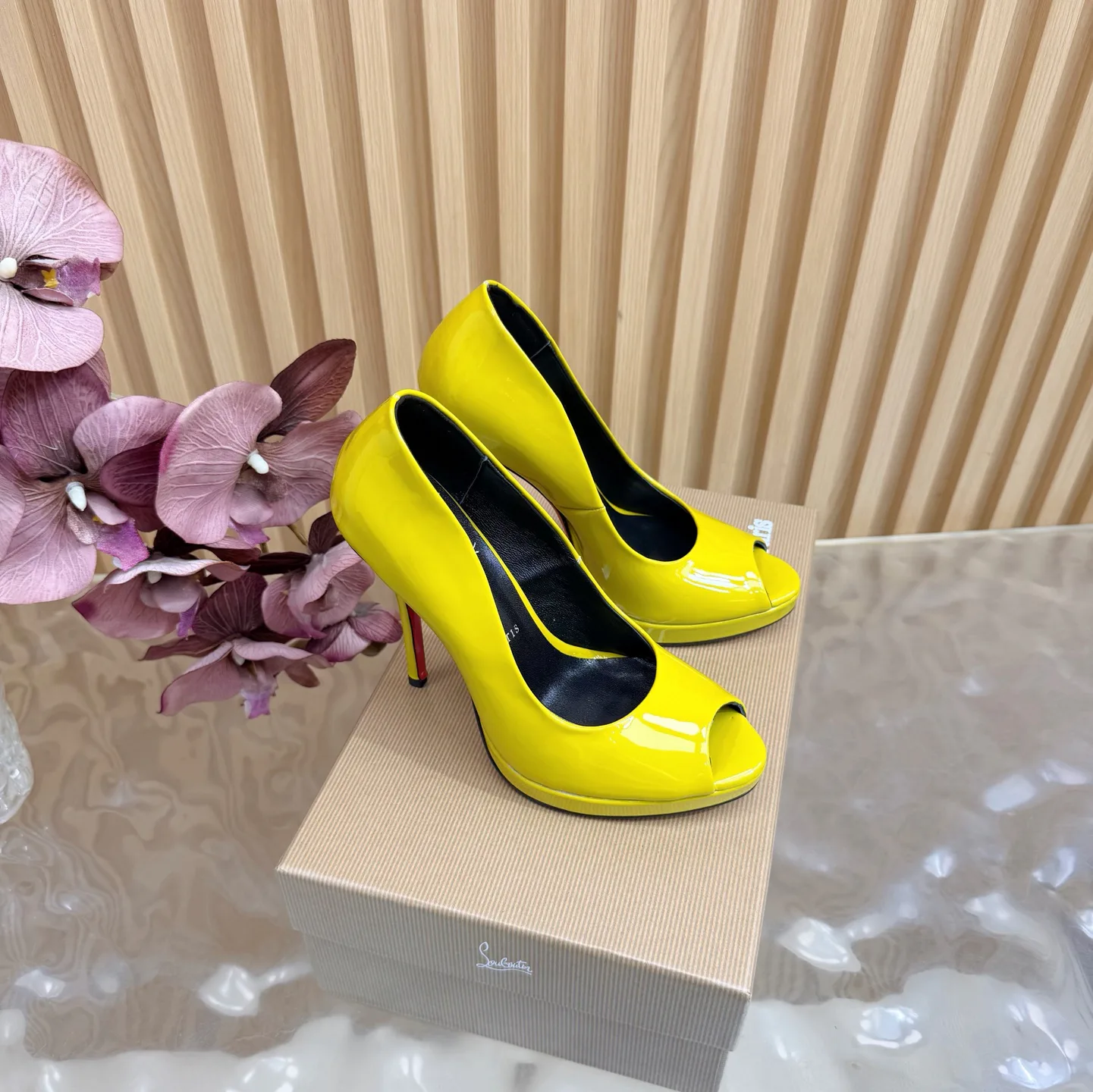 Босоножки Женские Christian Louboutin 9707814