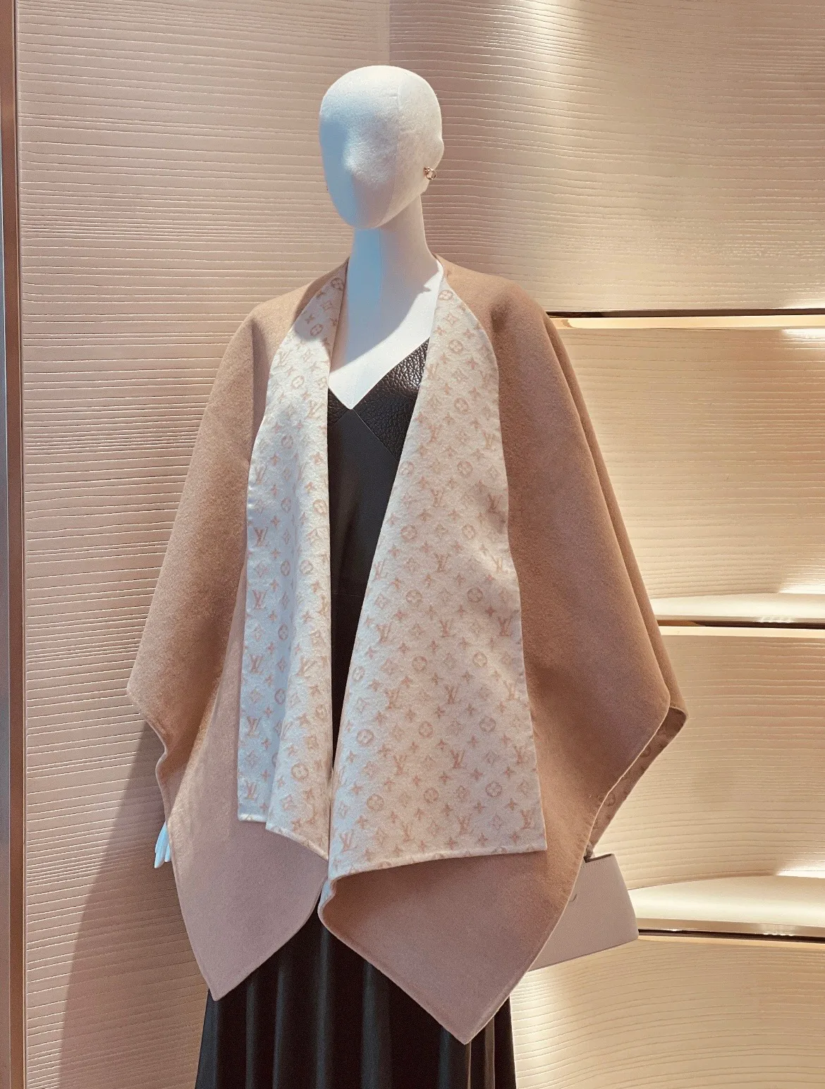 Пальто Женские Louis Vuitton 19578079