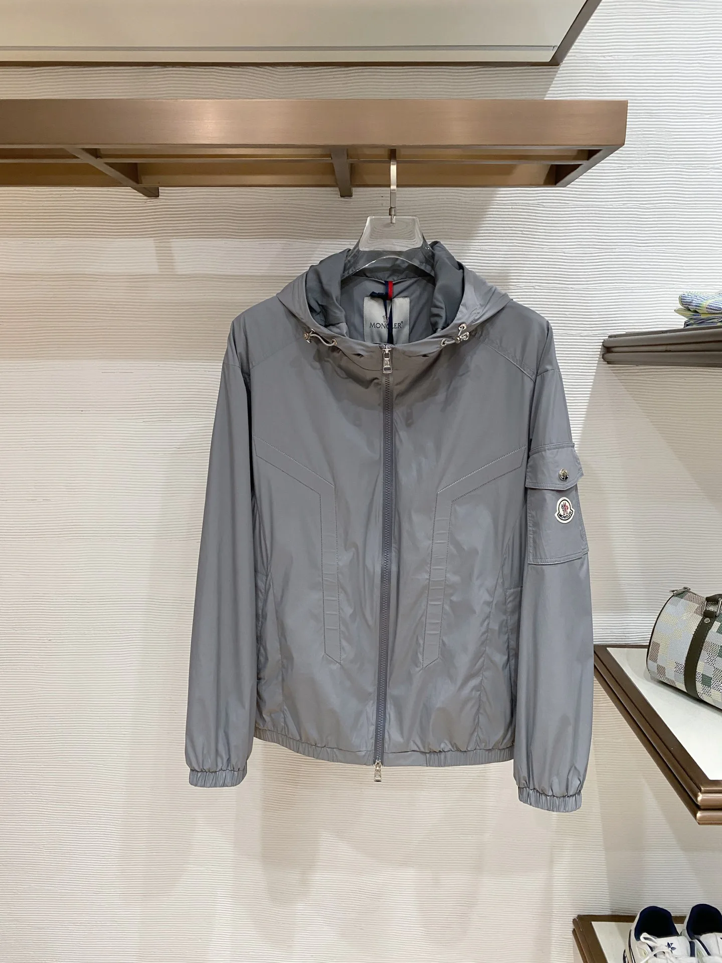 Куртки И Пуховики Мужские Moncler 11504099