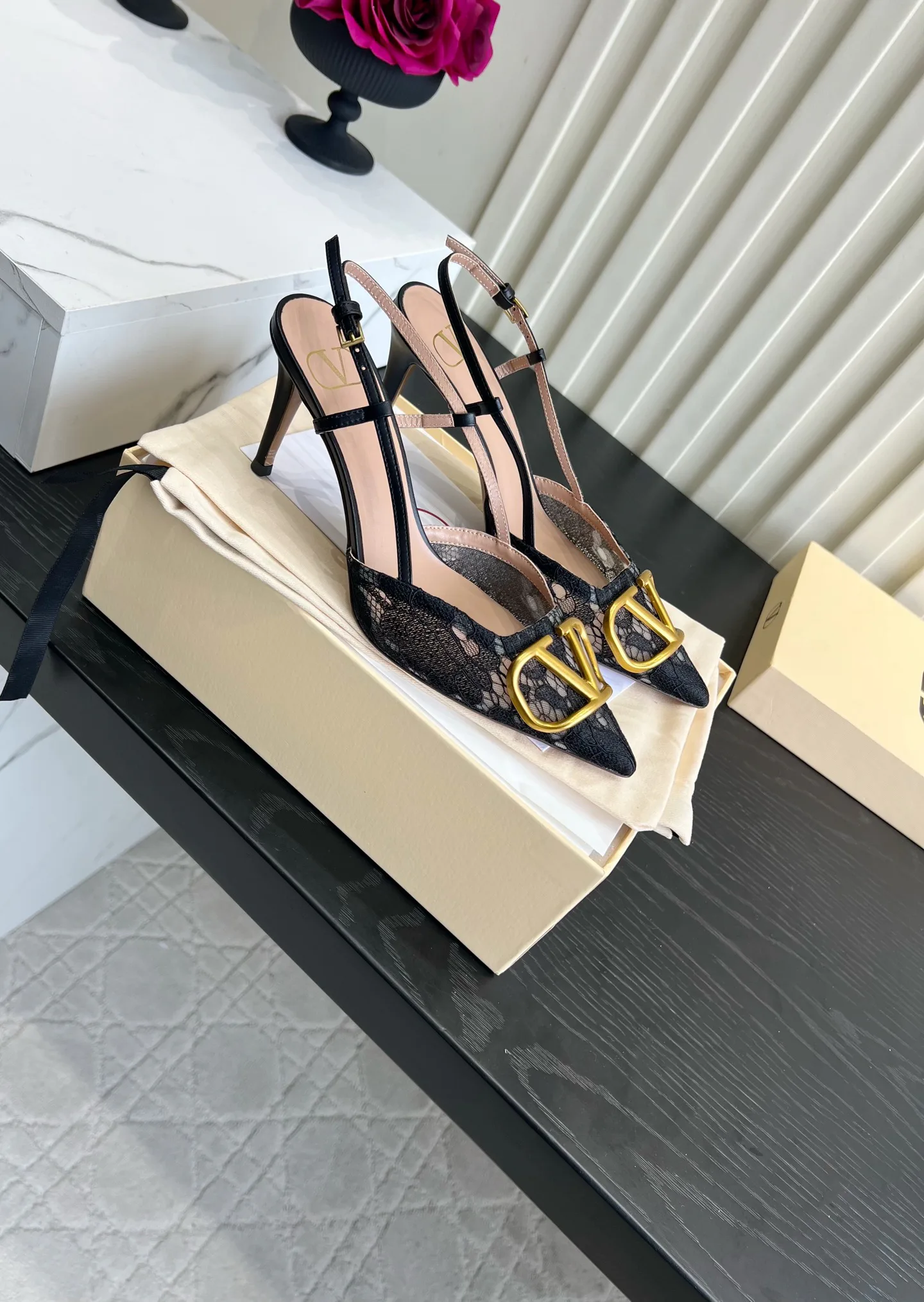 Босоножки Женские Valentino 18322873