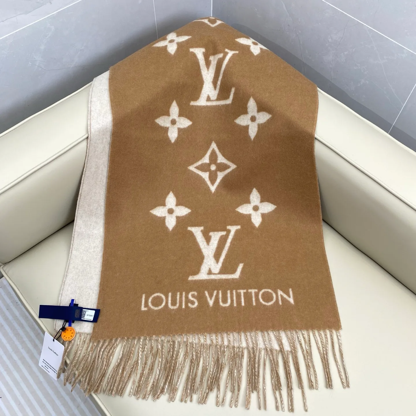 Шарфы Louis Vuitton 18105570