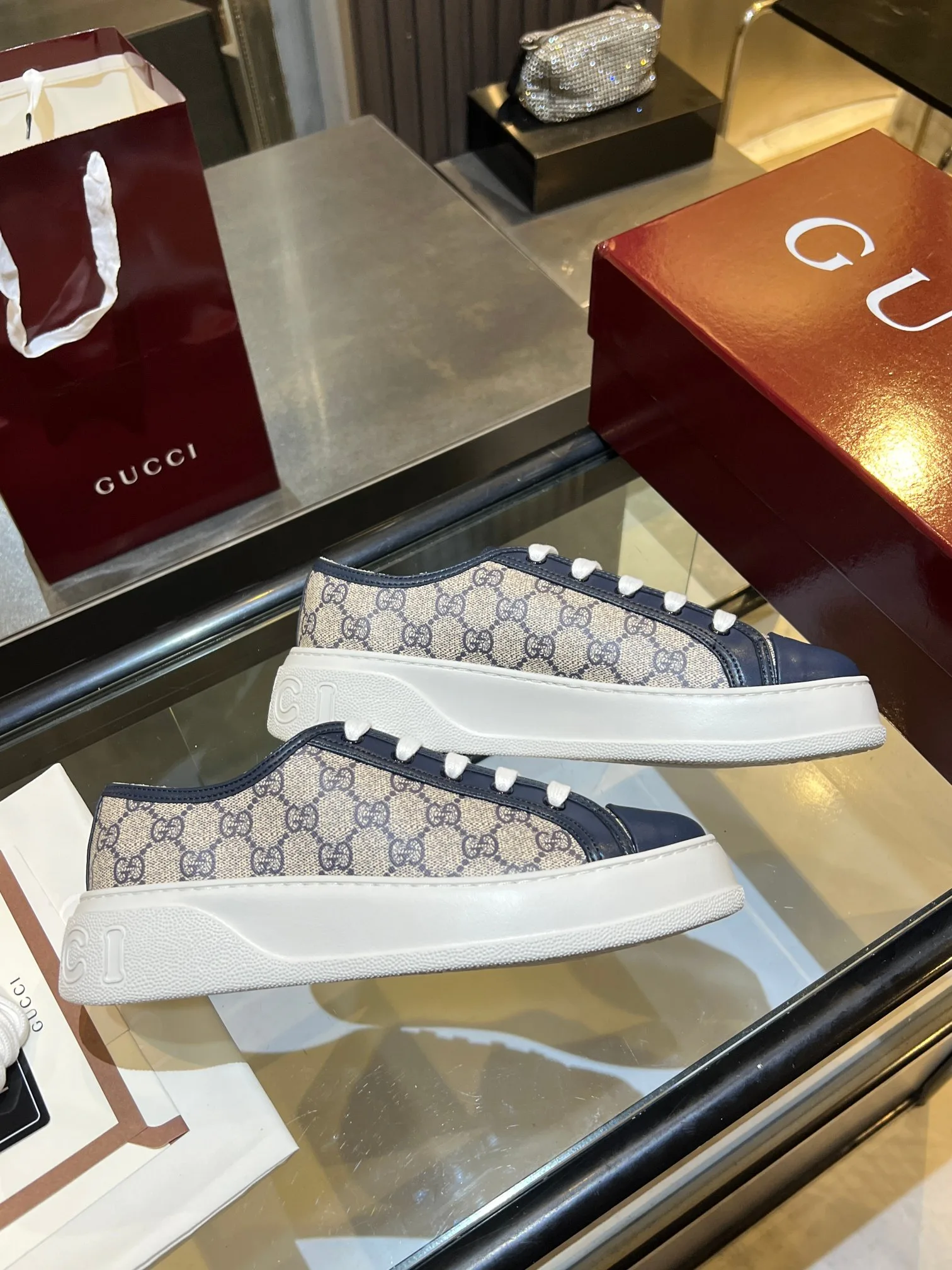 Кроссовки Женские Gucci 18465034